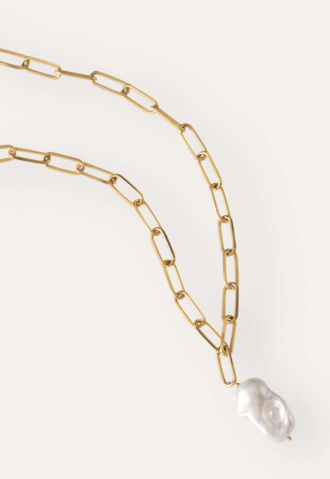 Pendant necklace, Gold, completeTheLook