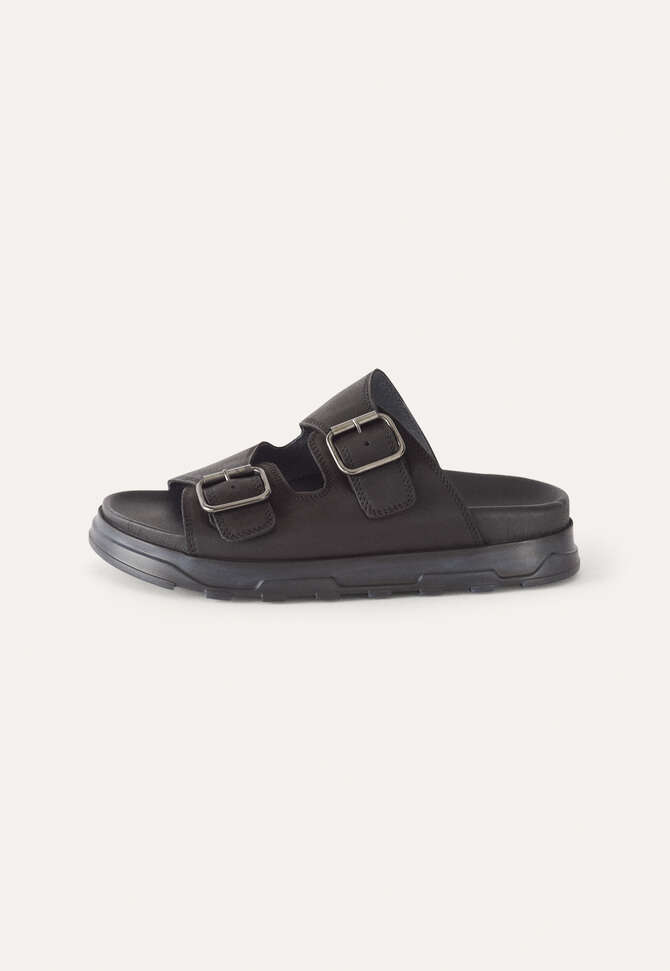 Chunky-buckle sandals, Nero, completeTheLook