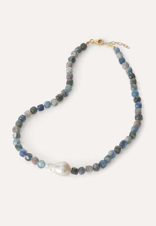 Beaded pearl necklace, Blue slate, webstill