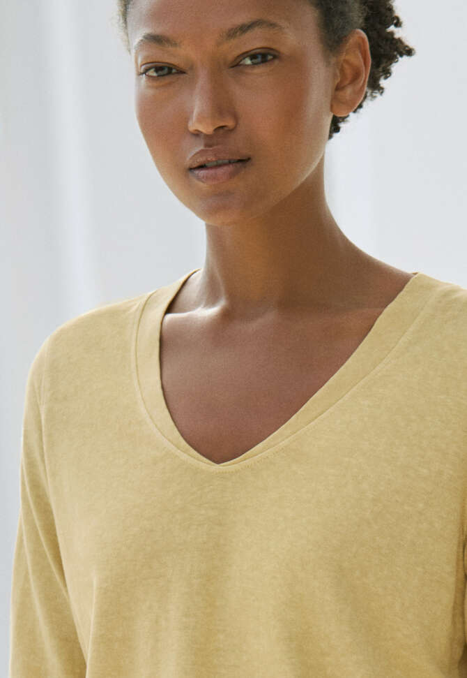 V-neck T-shirt, Butter yellow, completeTheLook