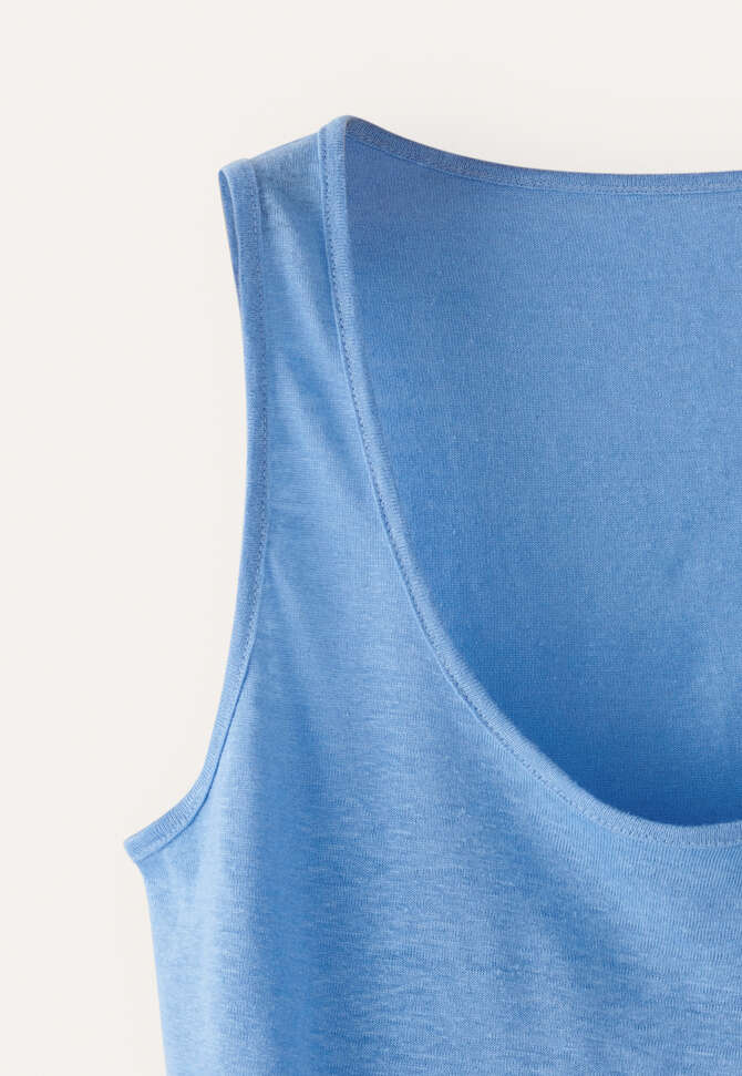 Simple vest, Pale cornflower, completeTheLook