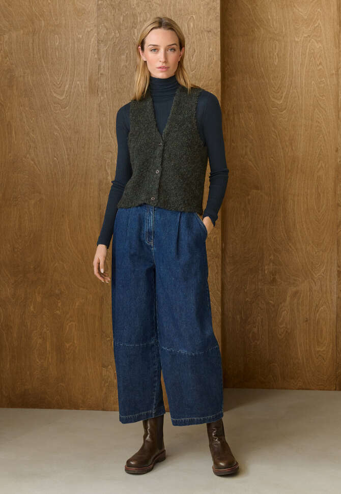 Boucl&eacute; waistcoat, Dark forest, completeTheLook