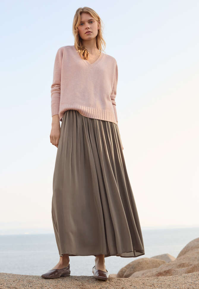 V-neck sweater, Grey rose, completeTheLook