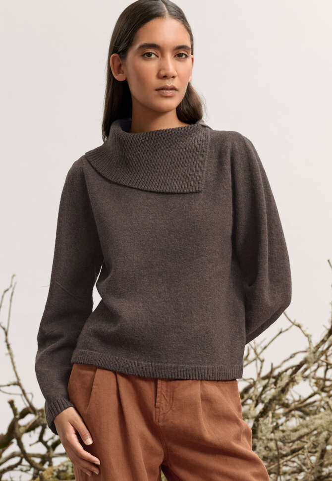 Split-collar sweater, Dark brown, completeTheLook