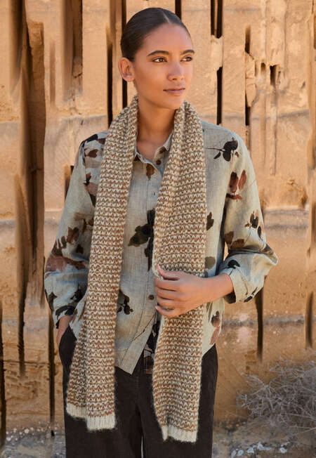 Stitch-detail scarf, Rust grey, completeTheLook