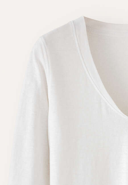 V-neck T-shirt, White, completeTheLook