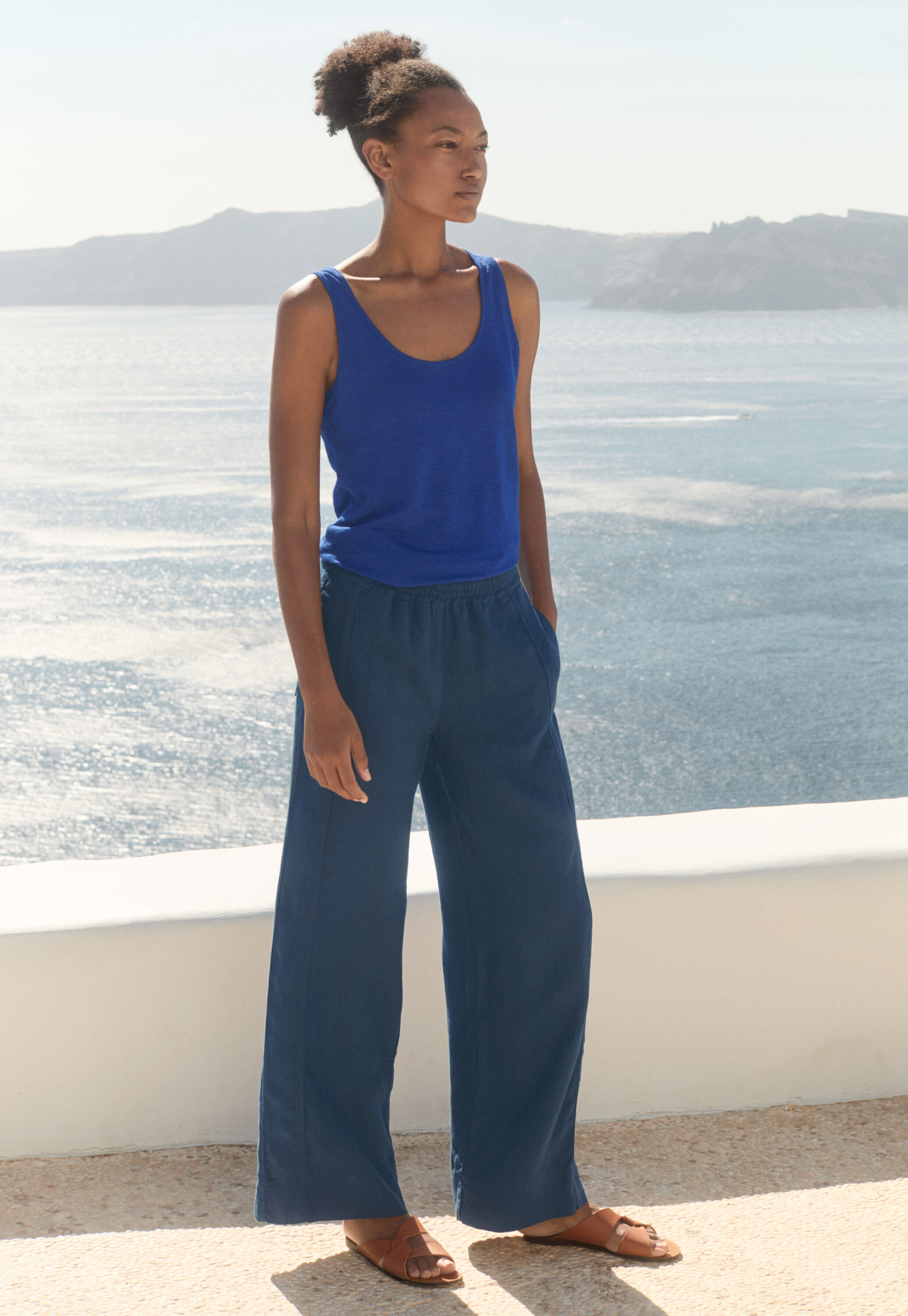 Relaxed wide-leg trousers