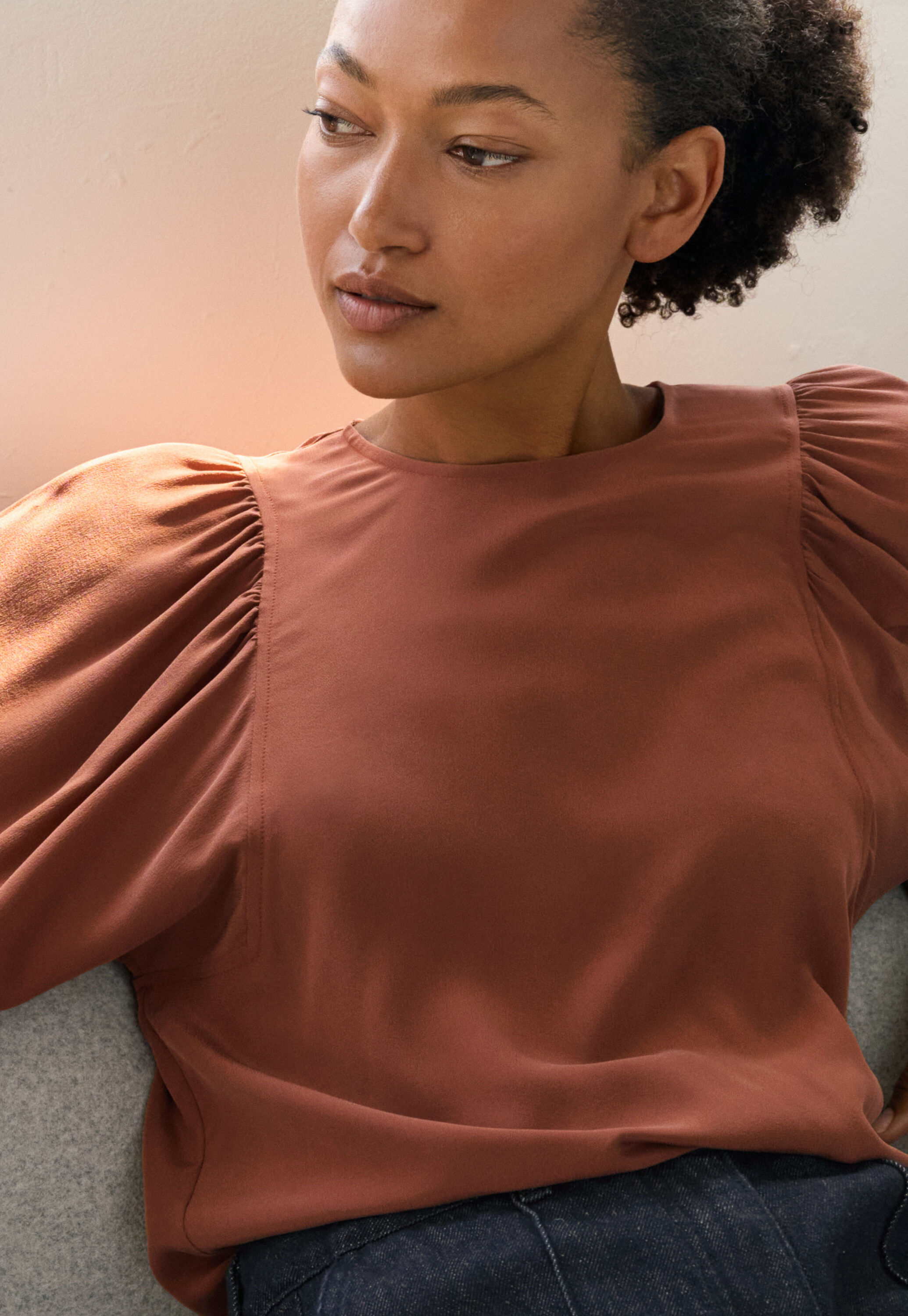 Gathered-sleeve blouse