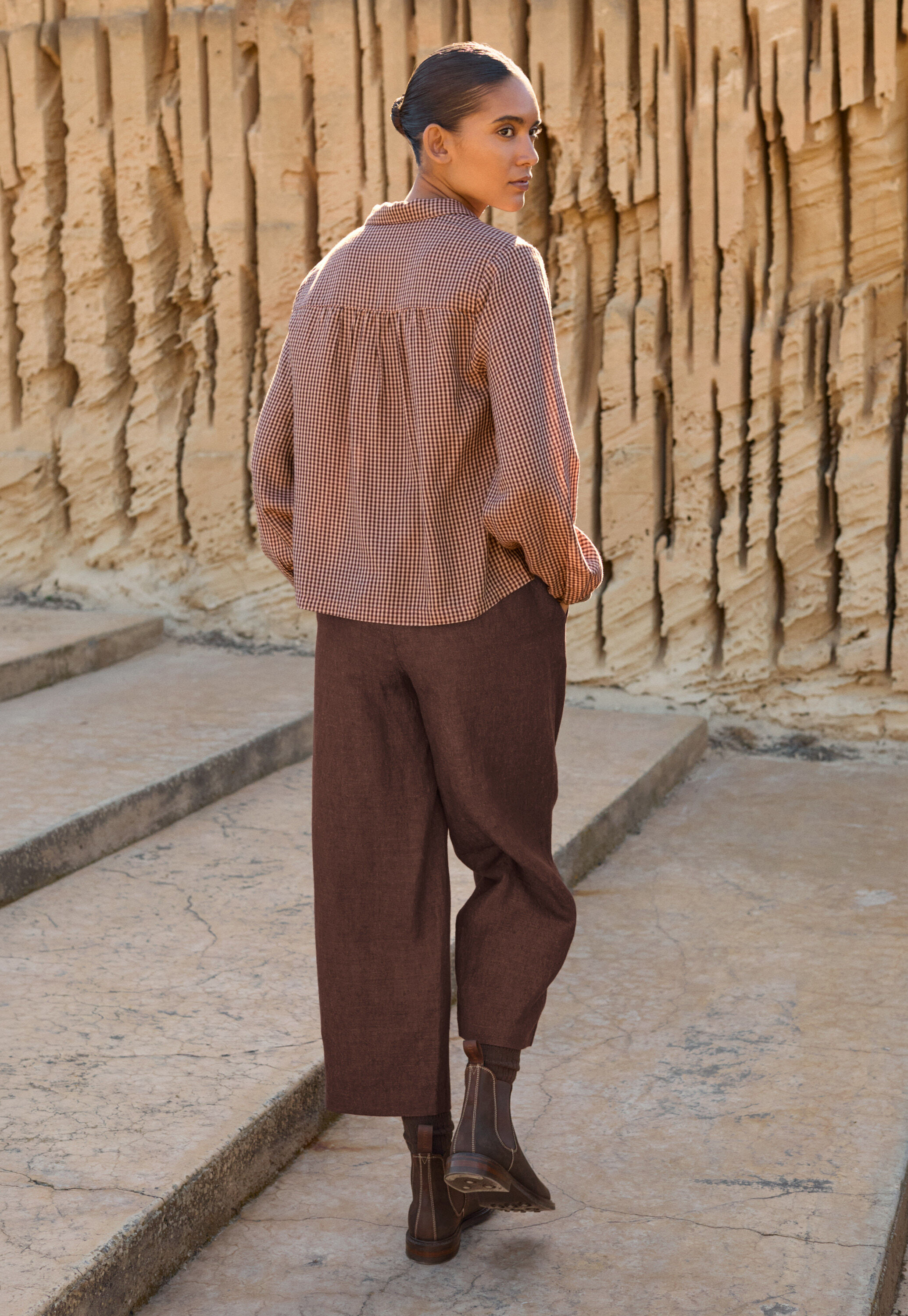 Barrel-leg trousers