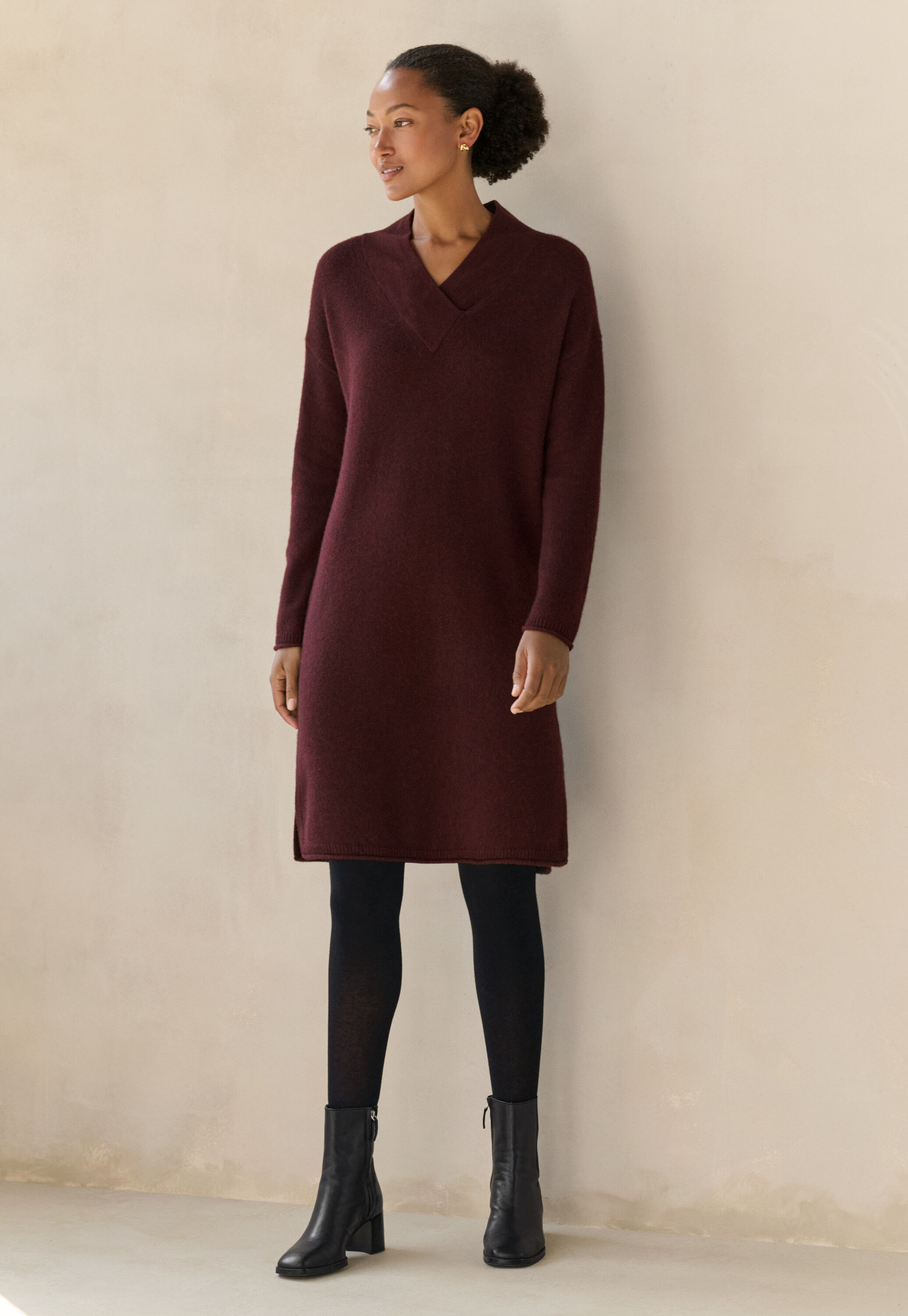 Knitted v-neck dress