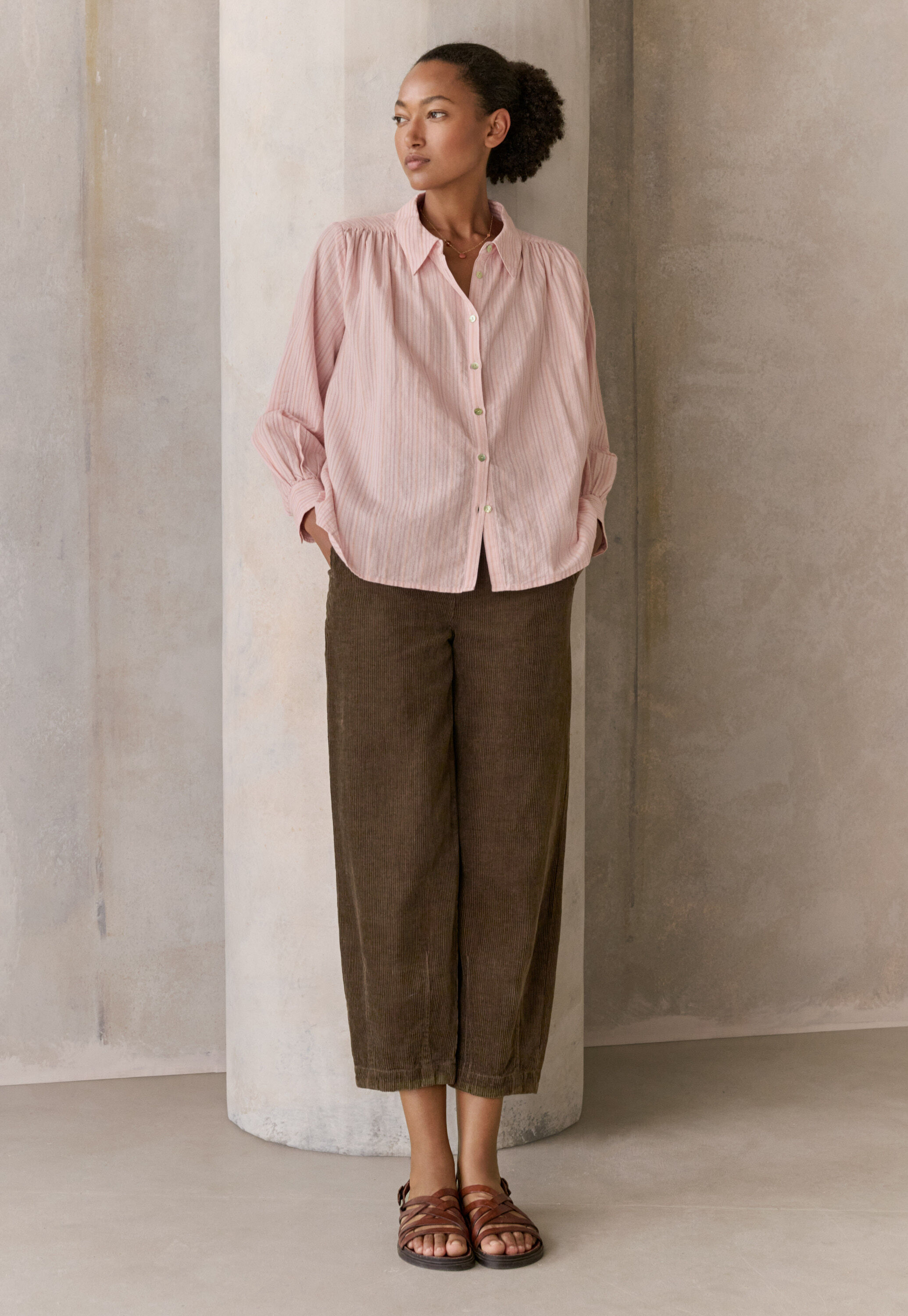 Cropped tapered-leg trousers
