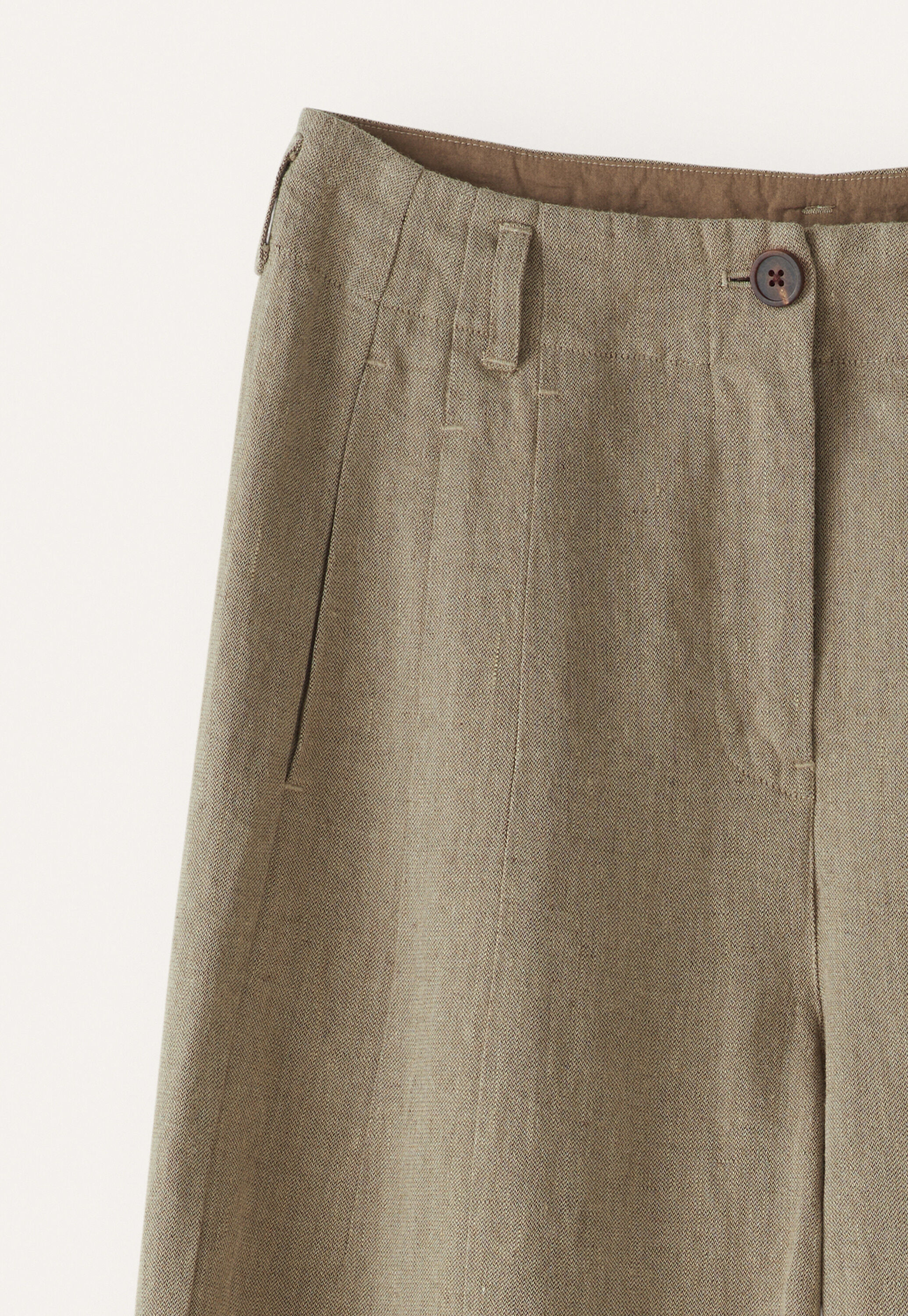 Barrel-leg trousers