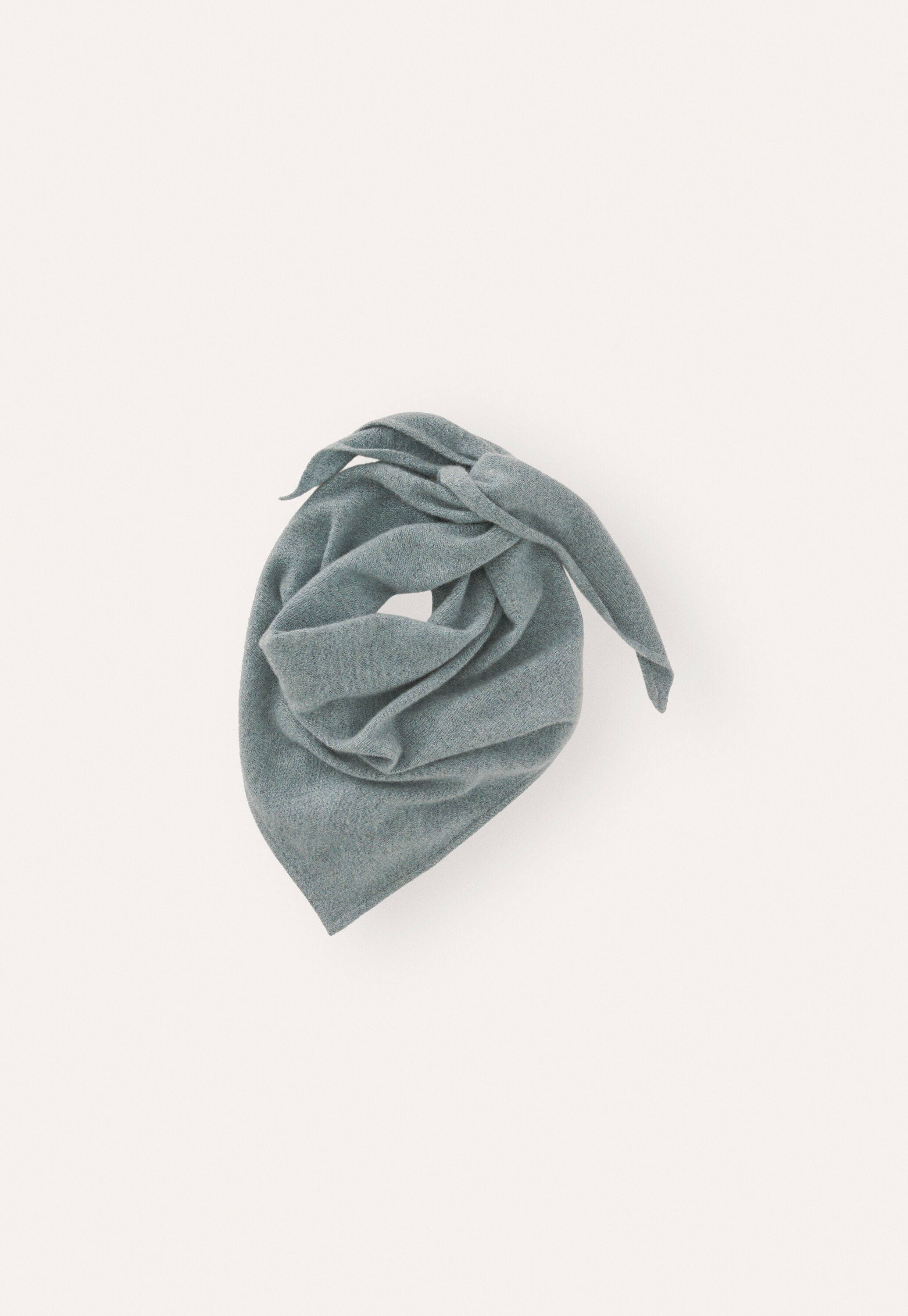 Large triangular scarf
