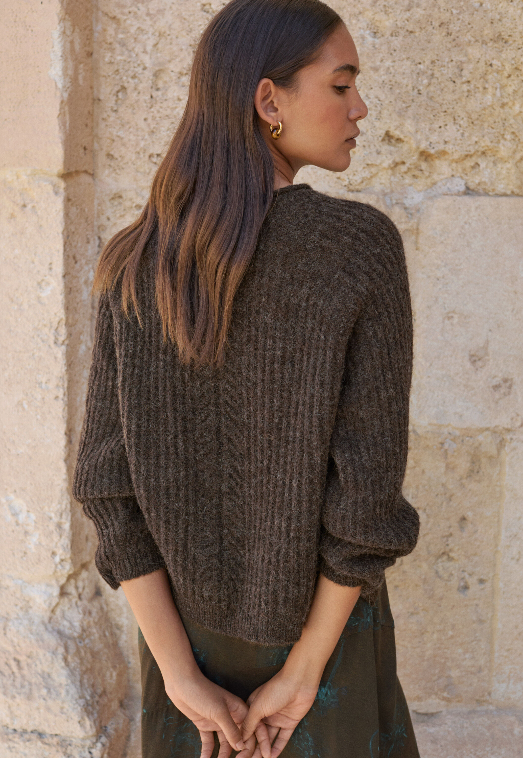 Round-neck ribbed sweater