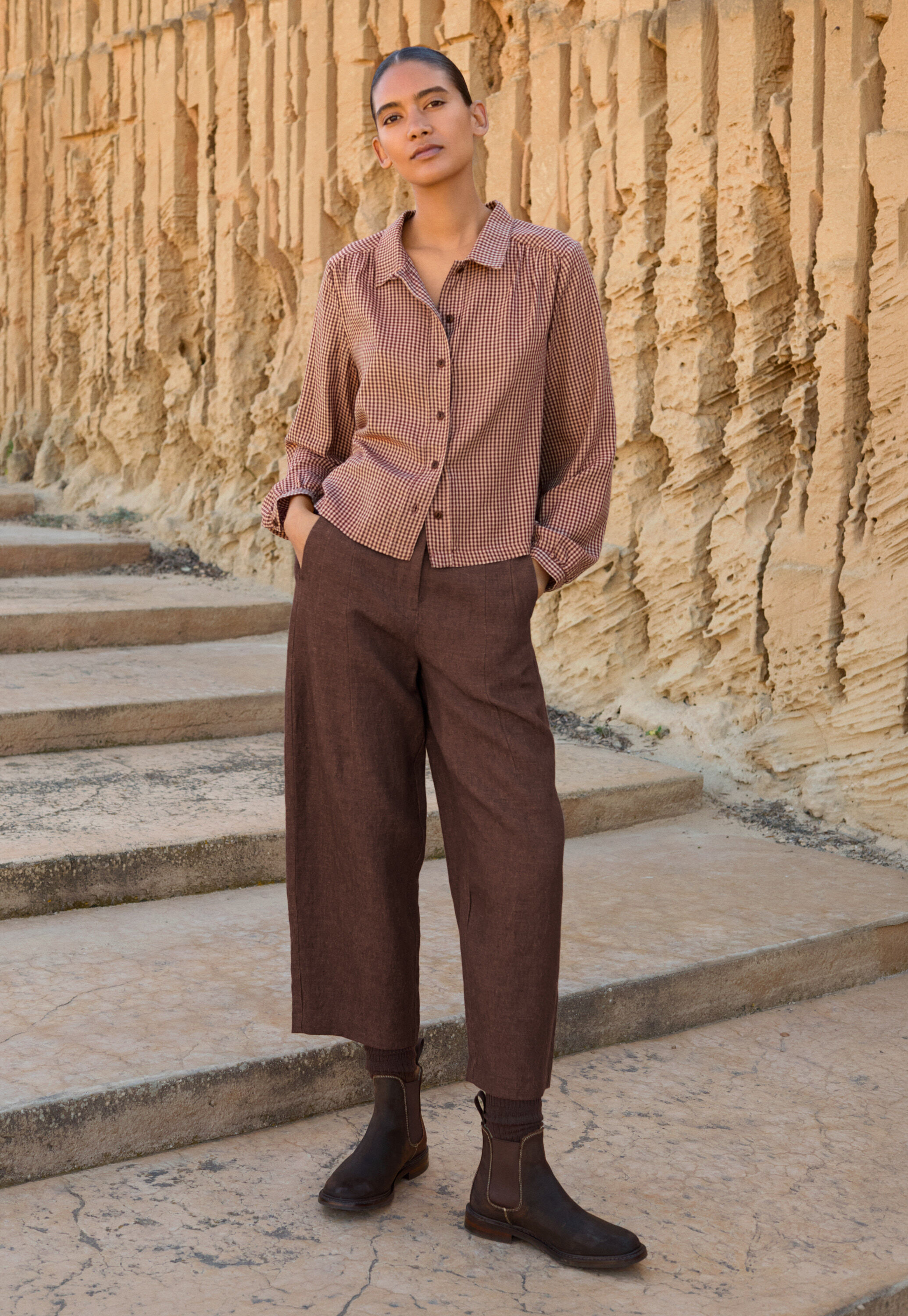 Barrel-leg trousers