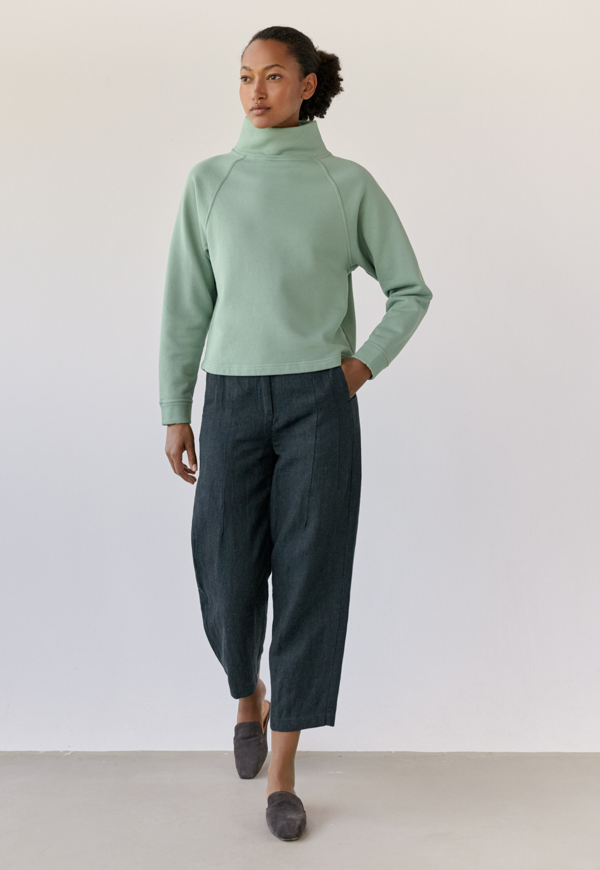Barrel-leg trousers