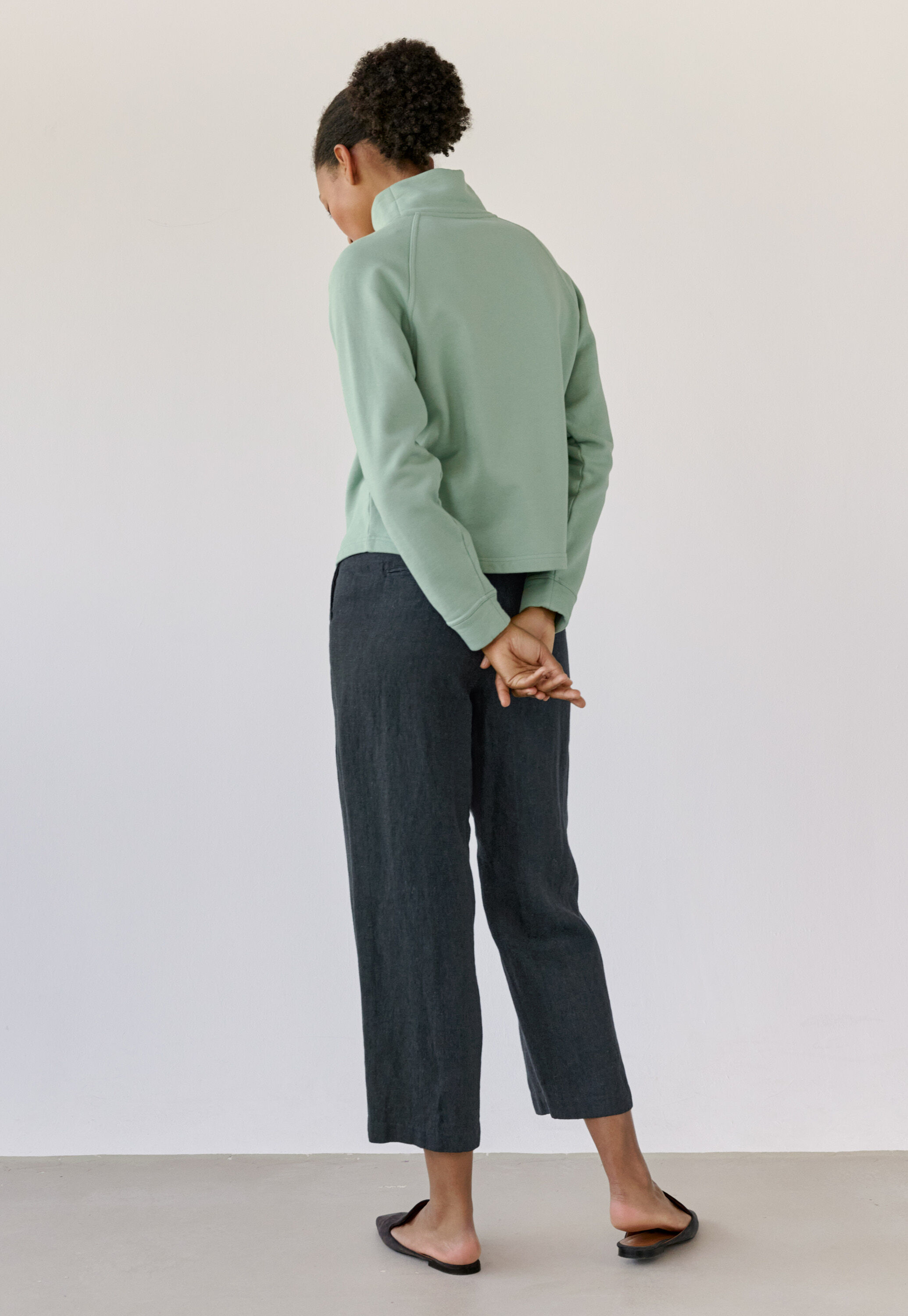 Barrel-leg trousers