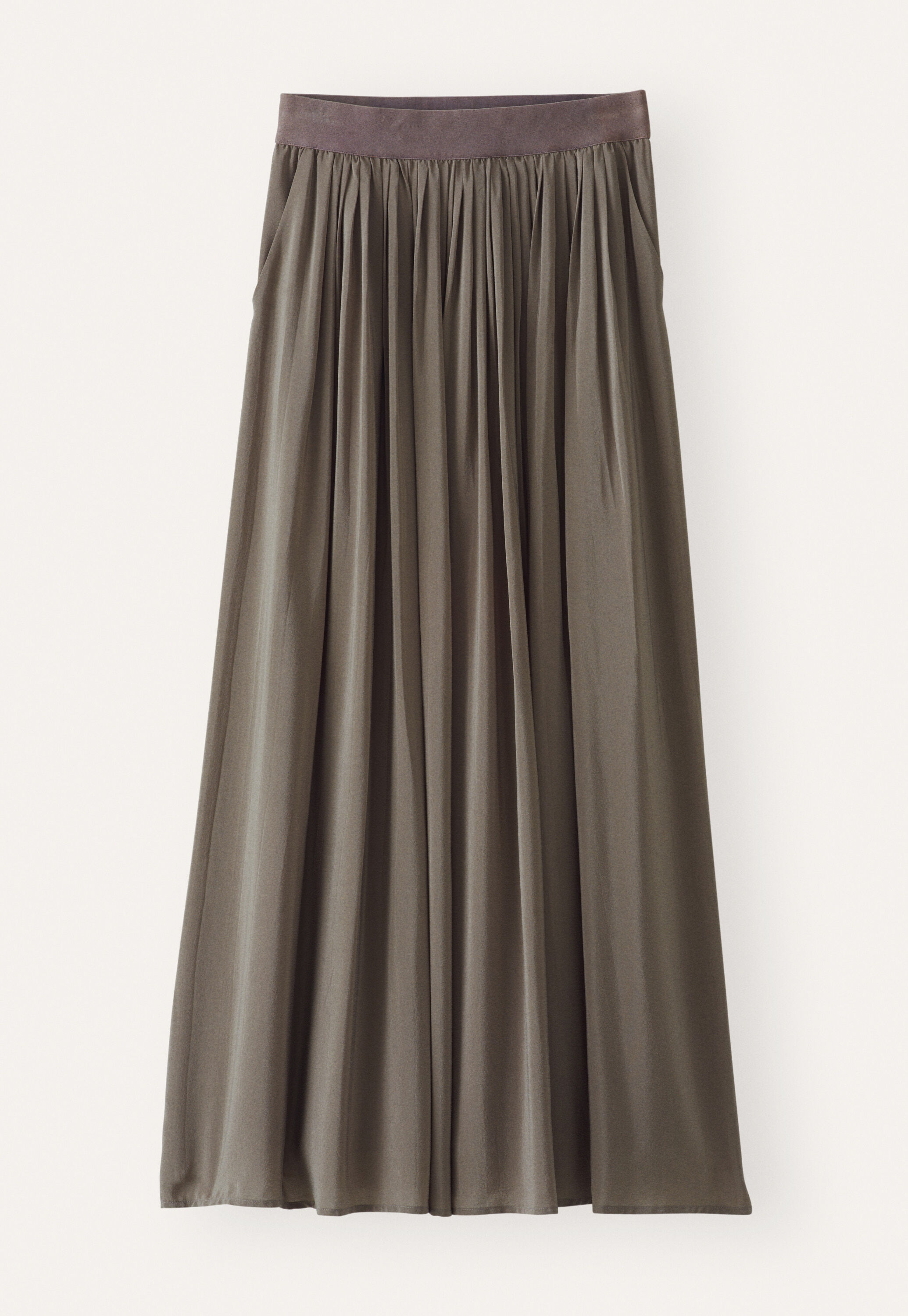 Long pleated skirt
