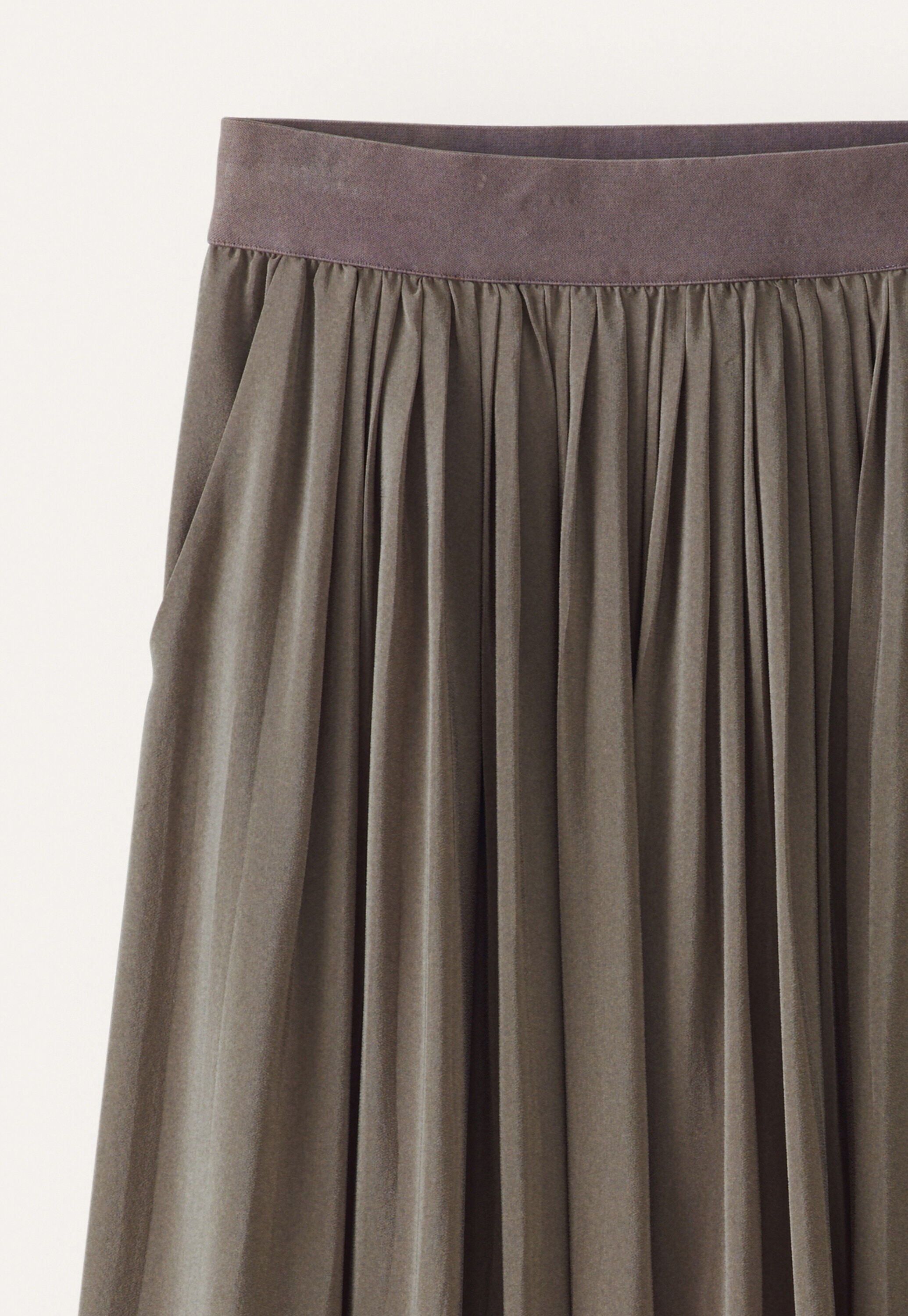 Long pleated skirt