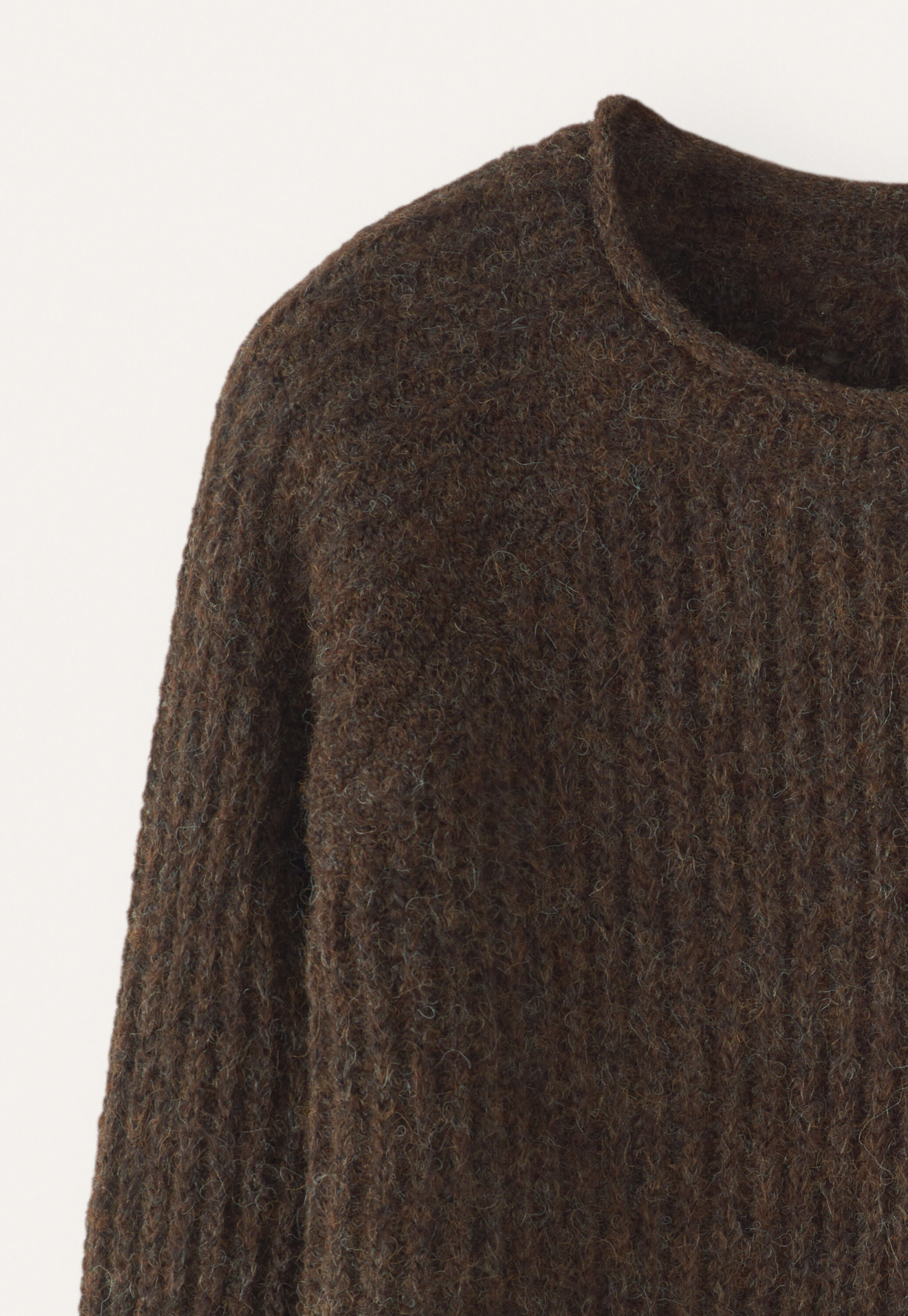 Round-neck ribbed sweater
