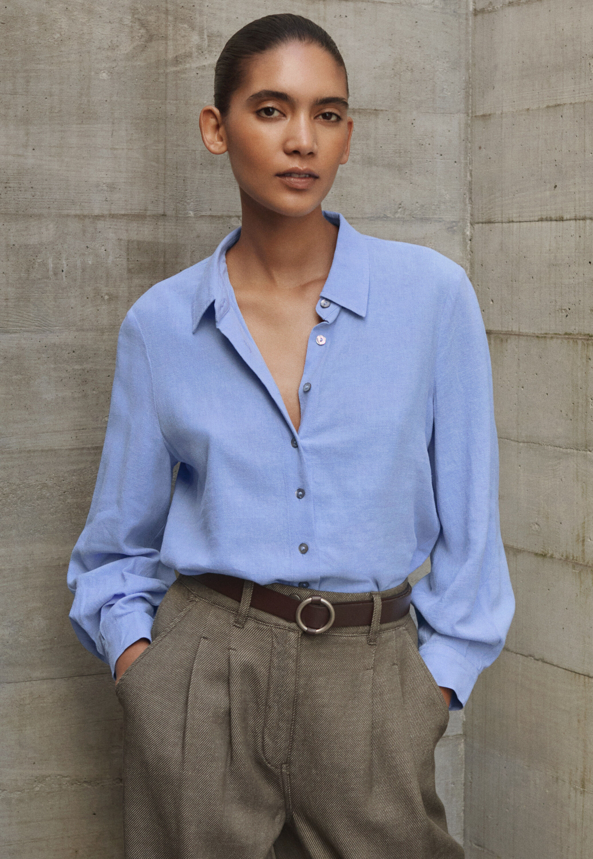 Curved-sleeve blouse
