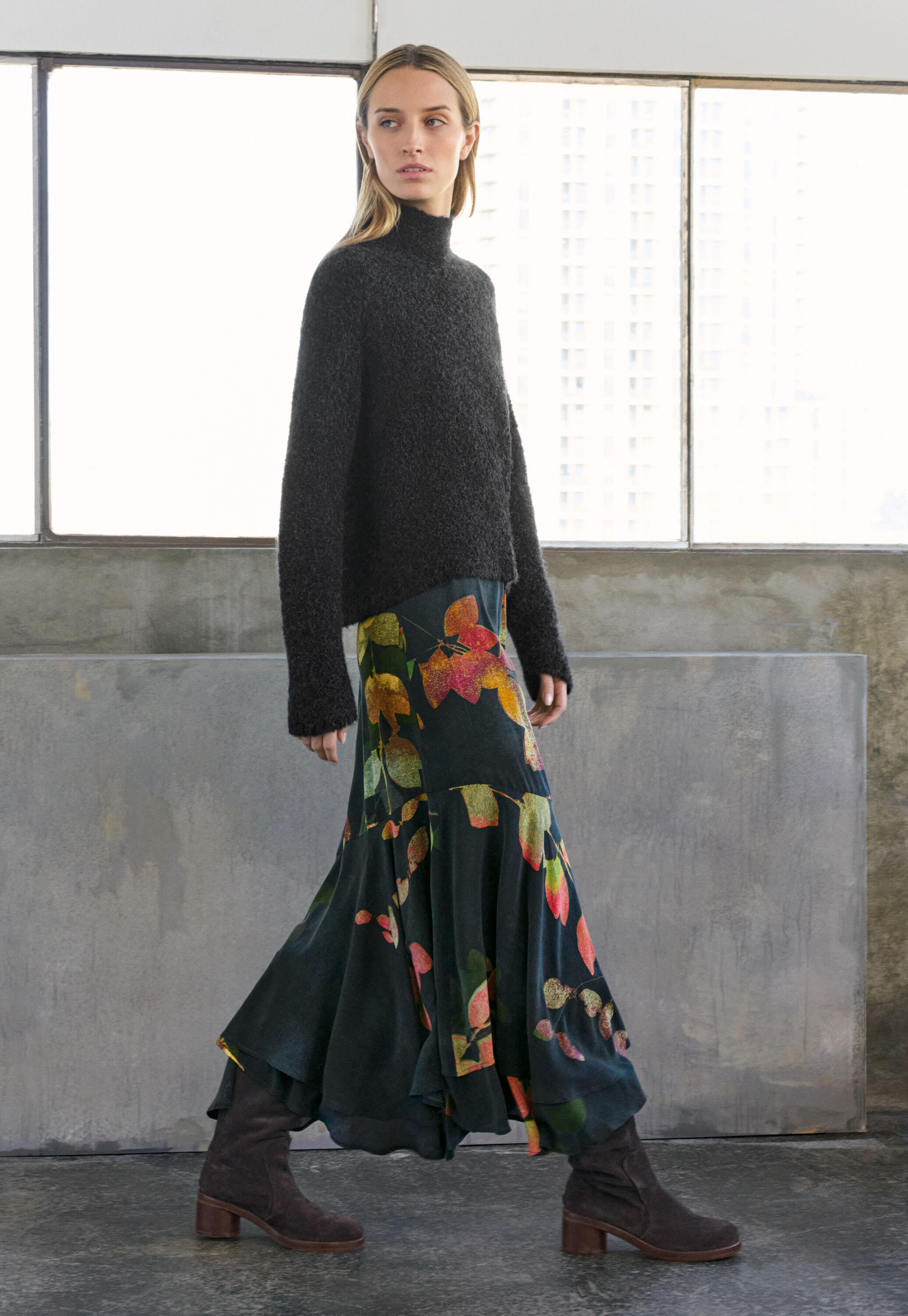 Asymmetric fluted hem skirt