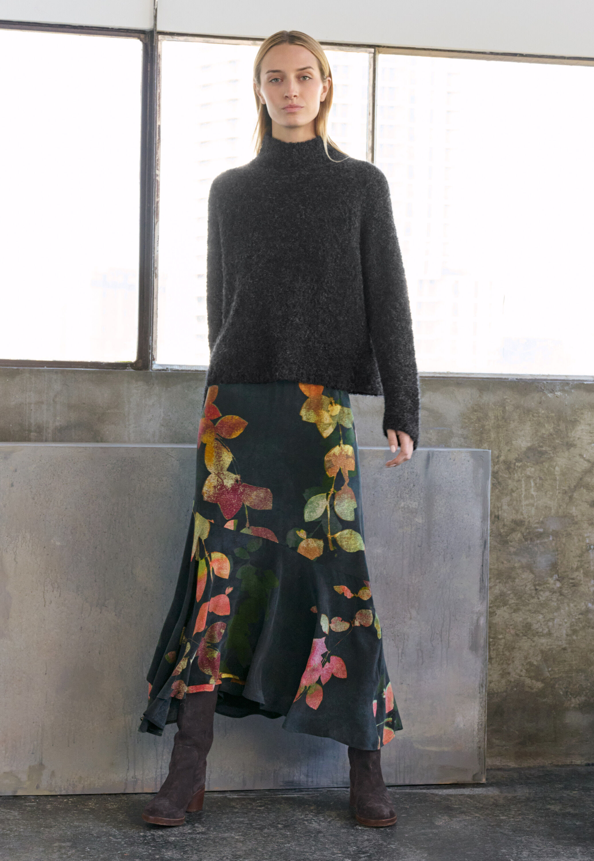 Asymmetric fluted hem skirt