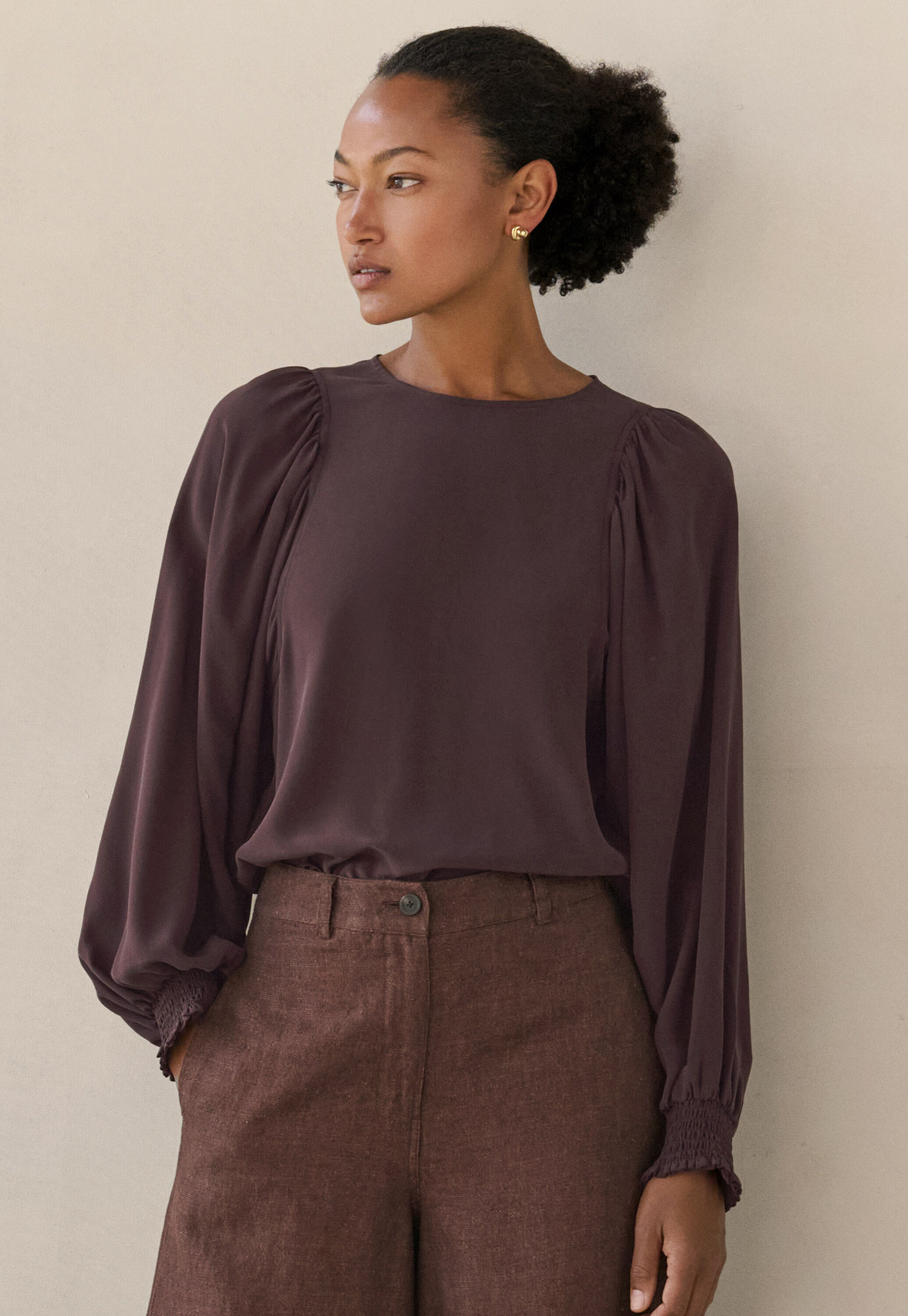 Gathered-sleeve blouse