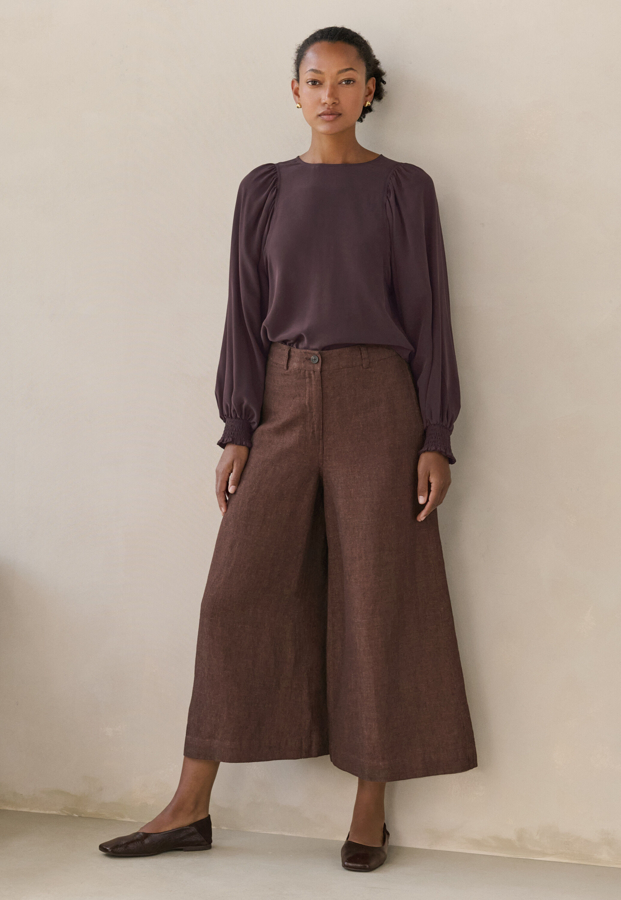 Gathered-sleeve blouse