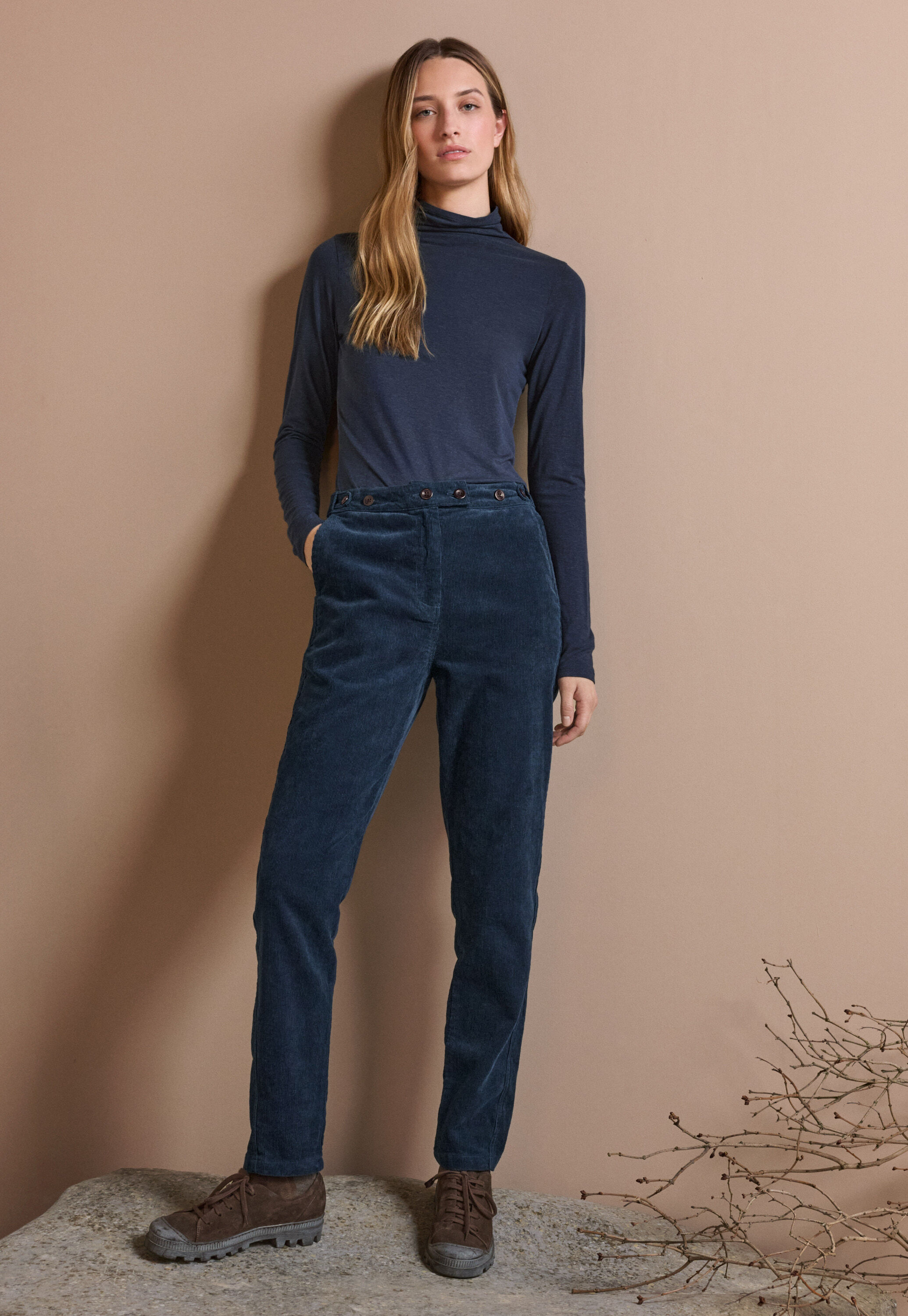 Funnel-neck top