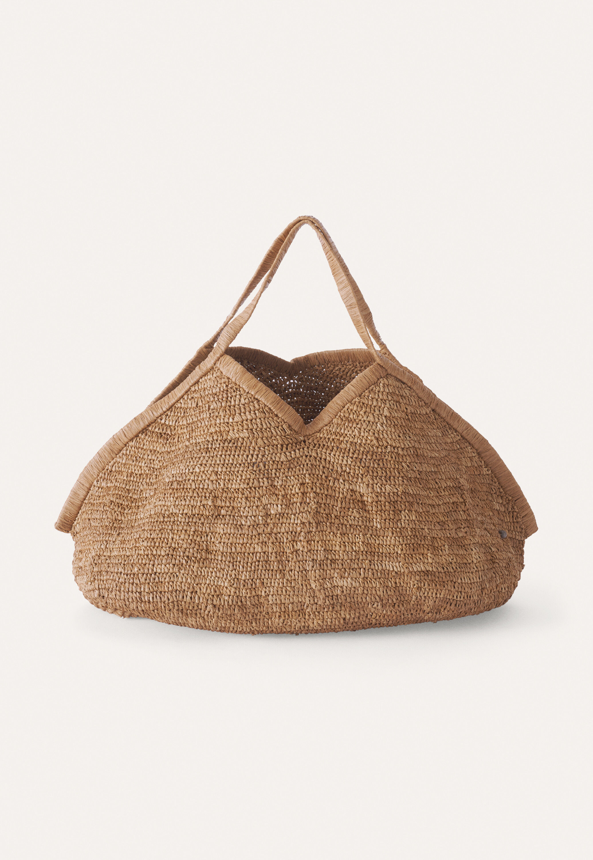 Large shell-shaped bag