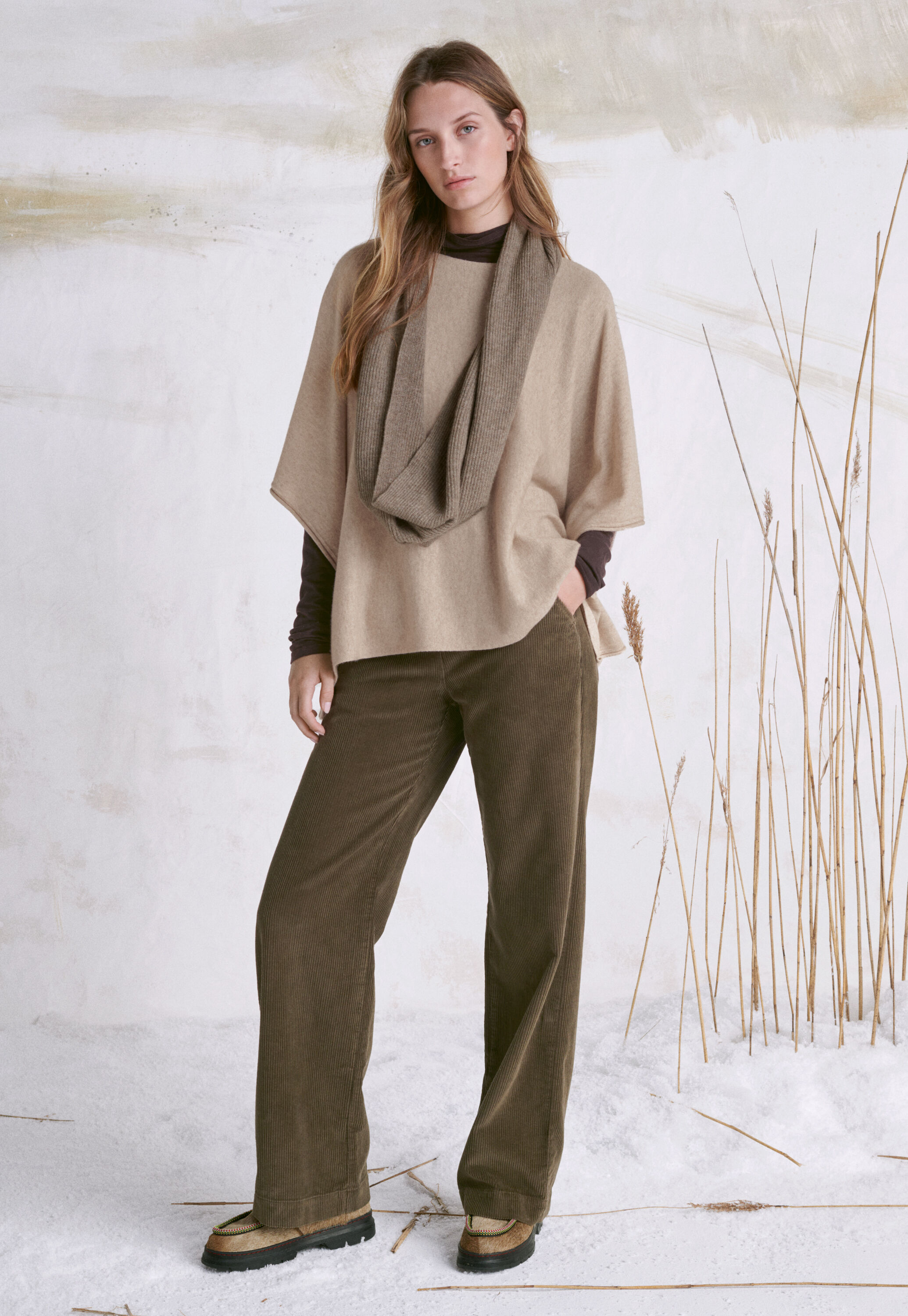 Wide-leg trousers