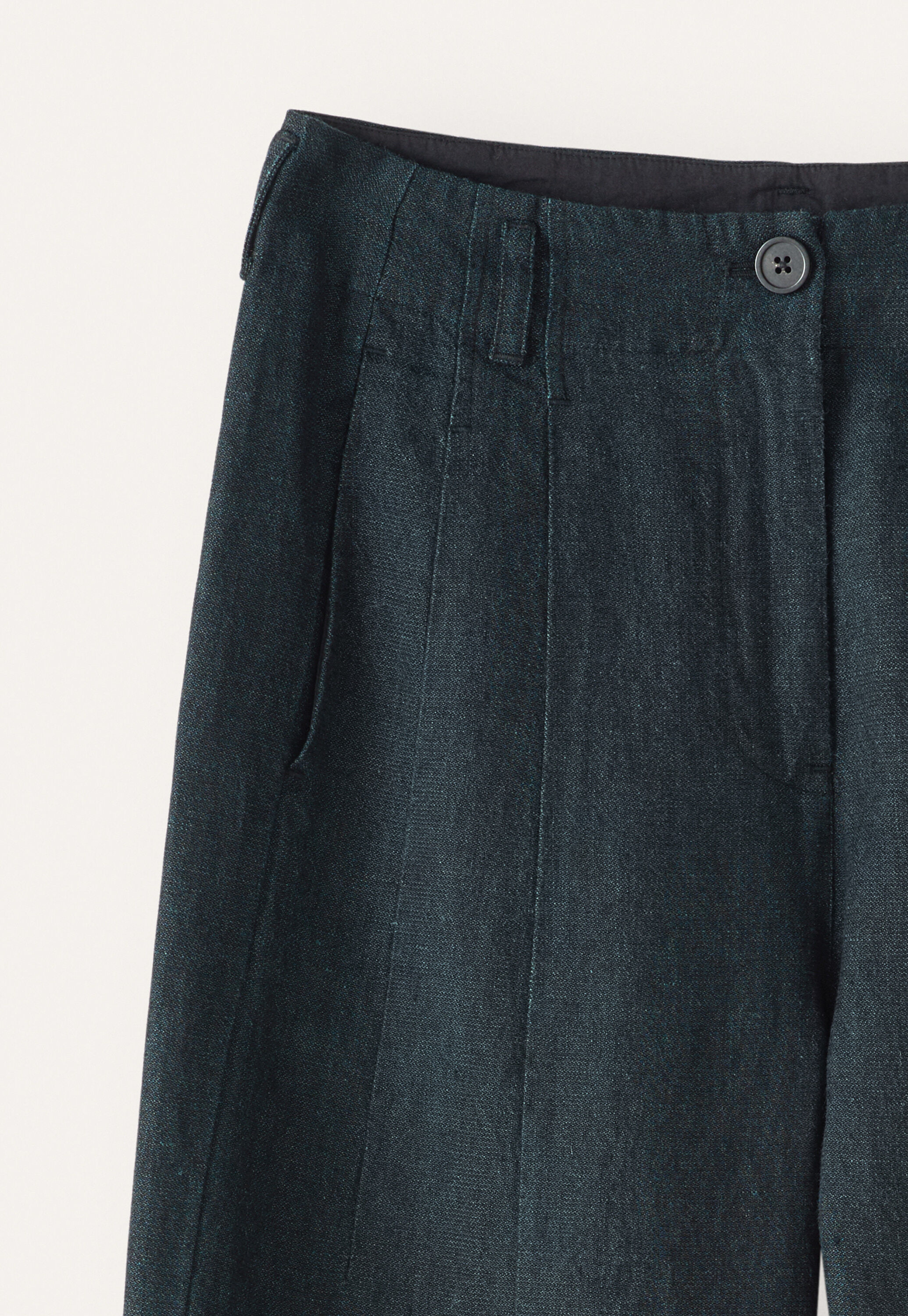 Barrel-leg trousers