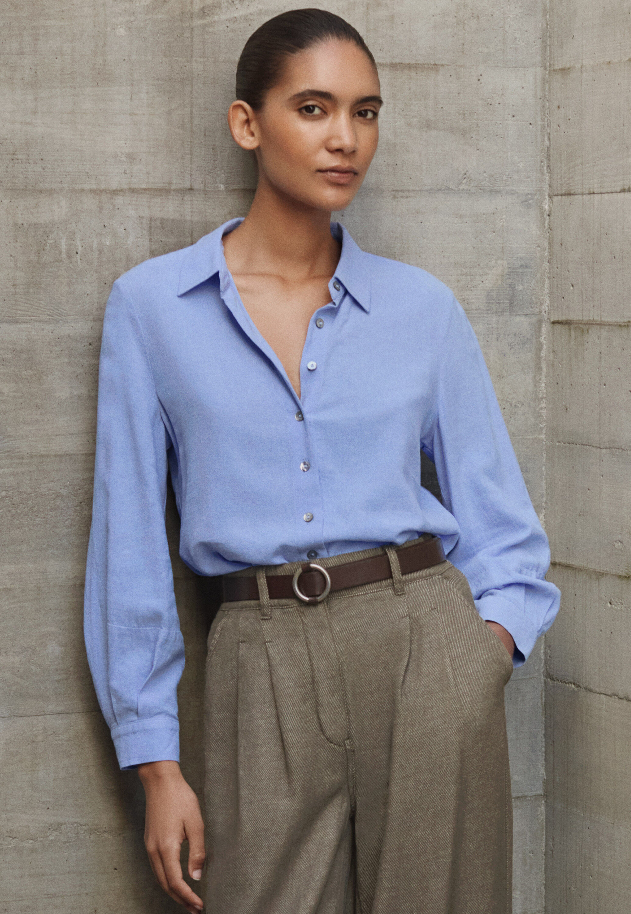 Curved-sleeve blouse