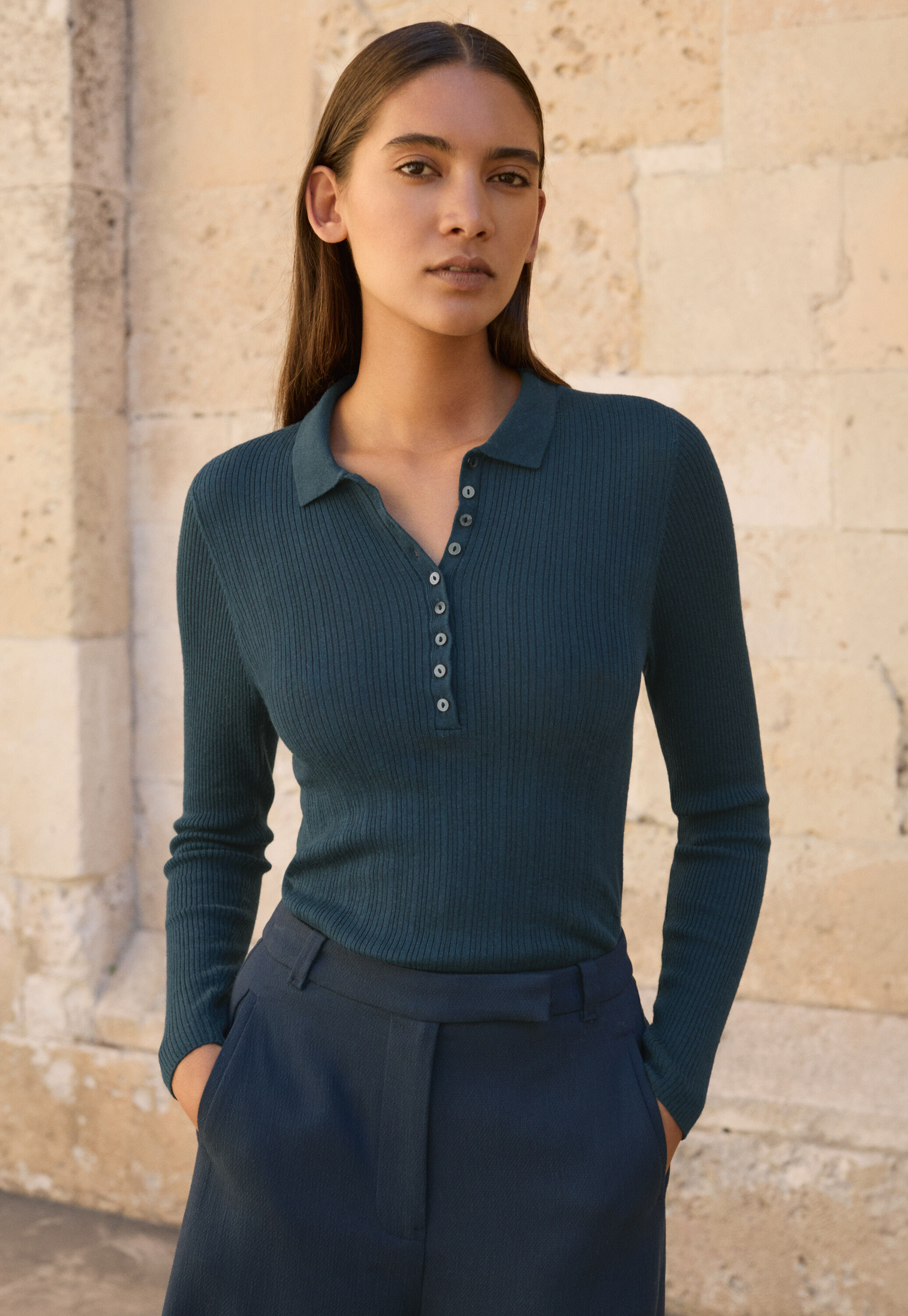 Round-collar shirt