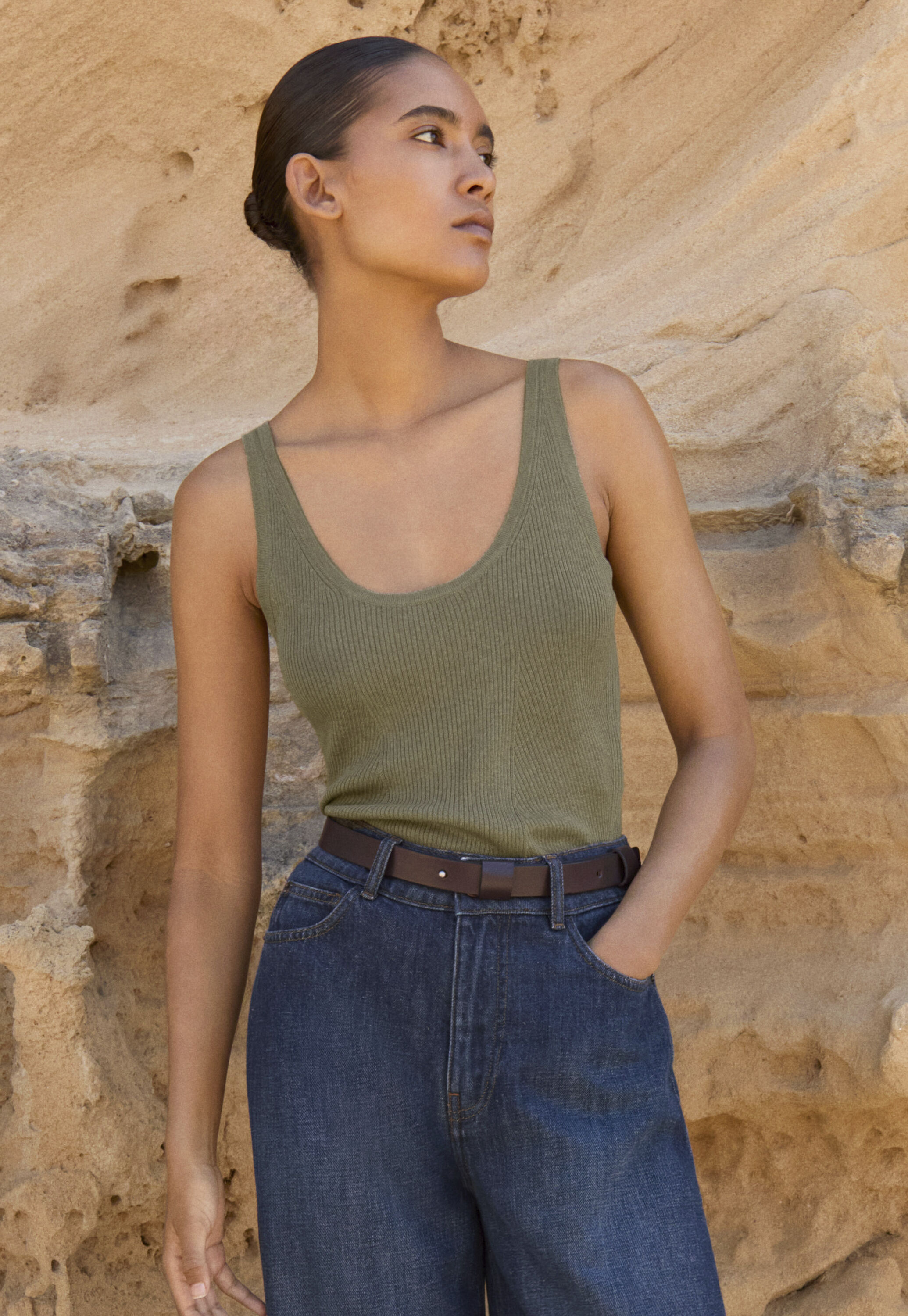 Round-collar shirt