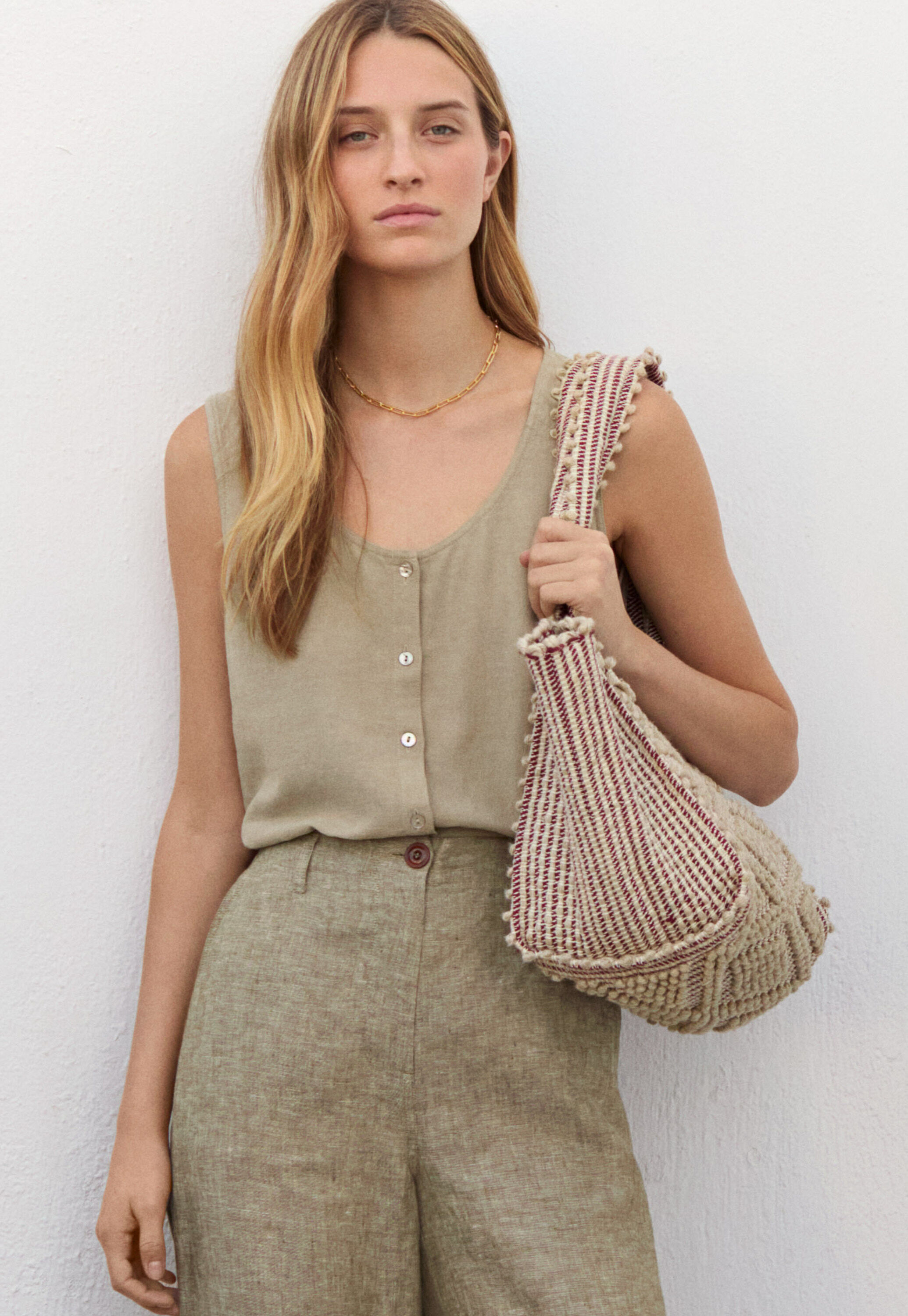 Curved-sleeve blouse