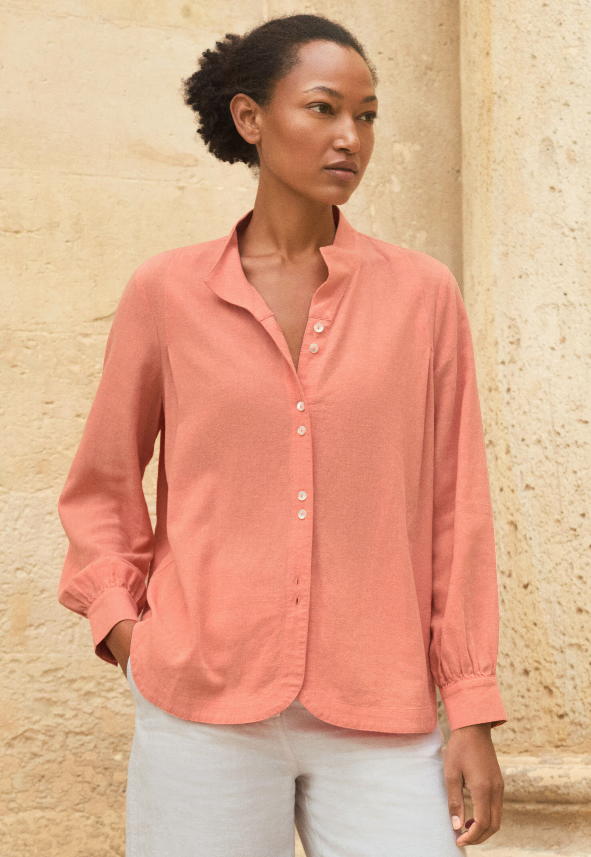 Curved-sleeve blouse