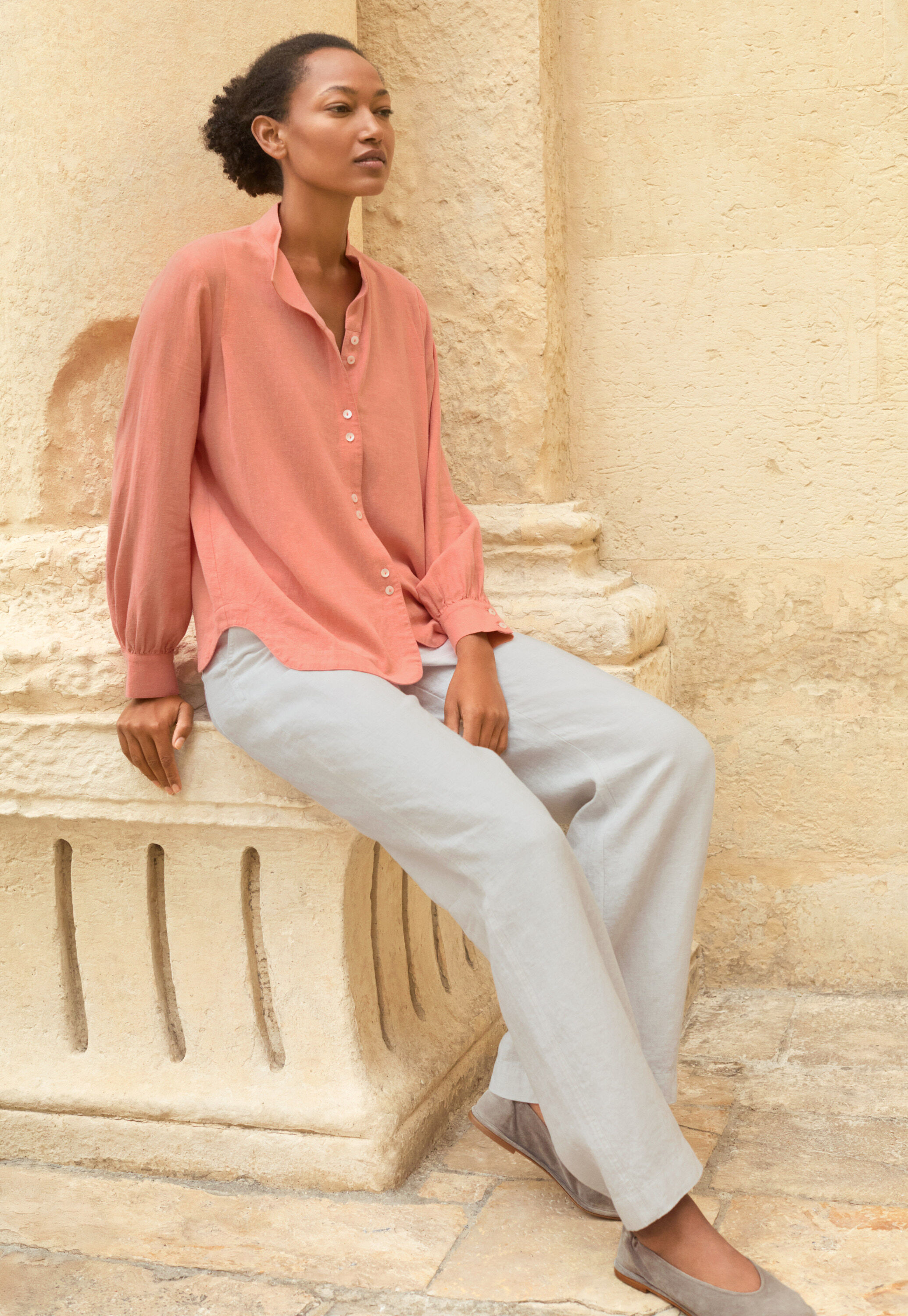 Curved-sleeve blouse