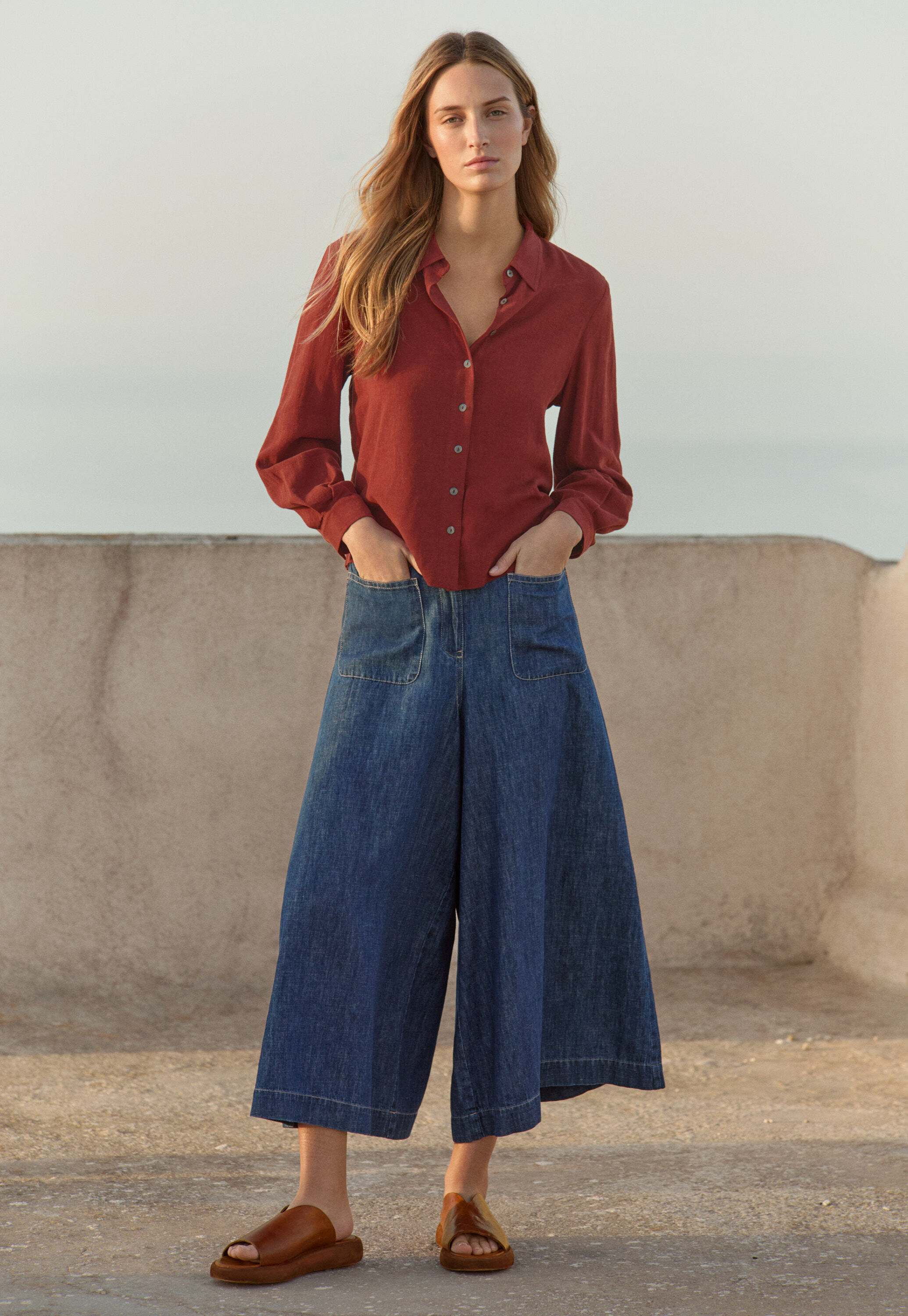 Curved-sleeve blouse