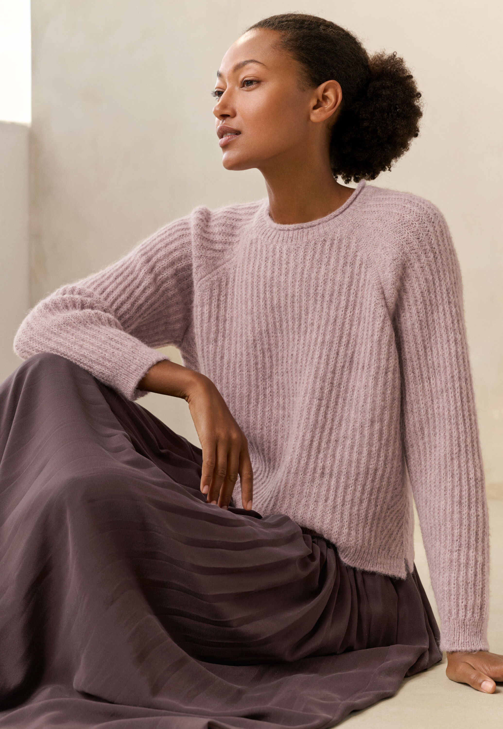 Round-neck ribbed sweater