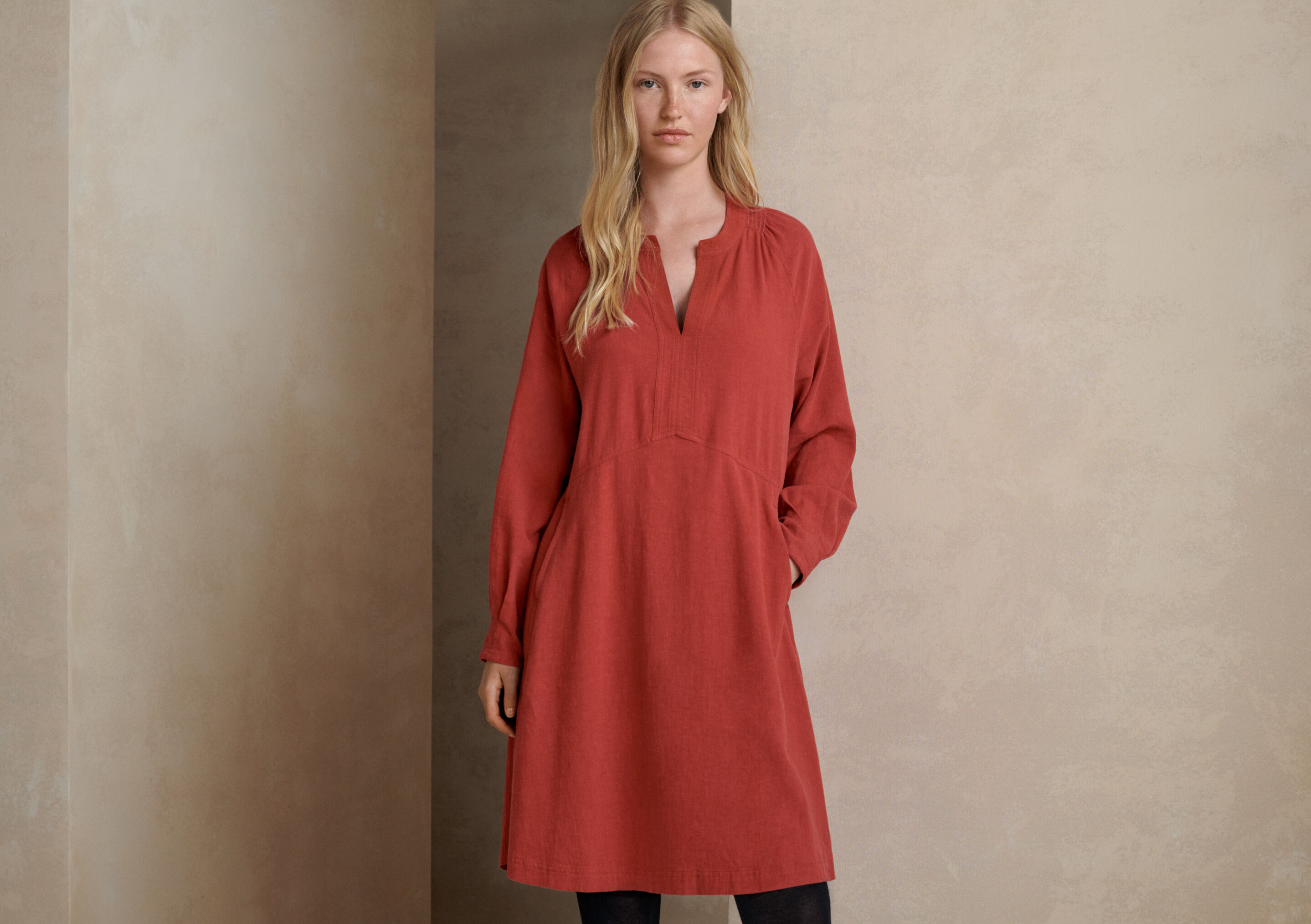Curved-sleeve blouse