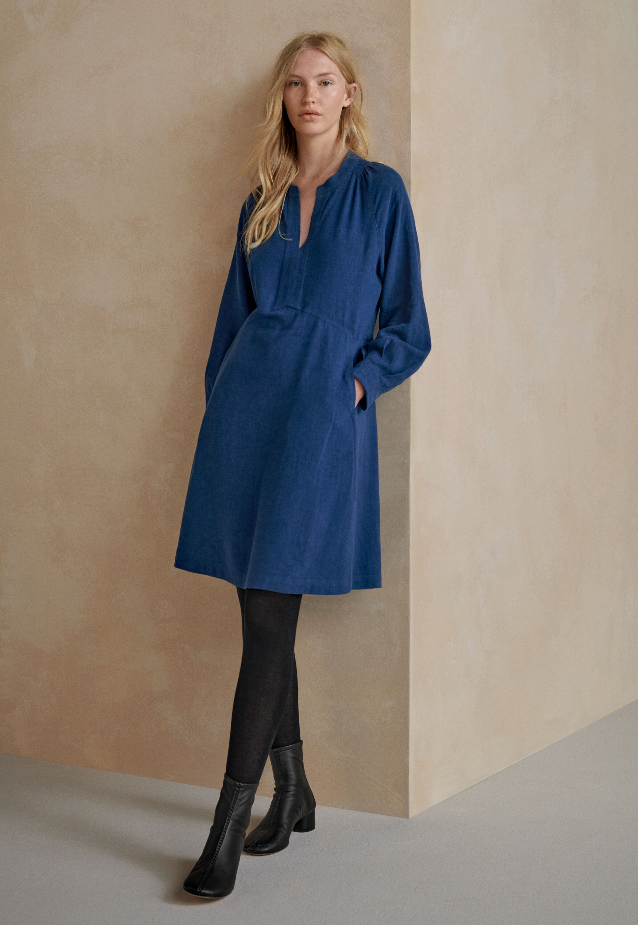 Curved-sleeve blouse