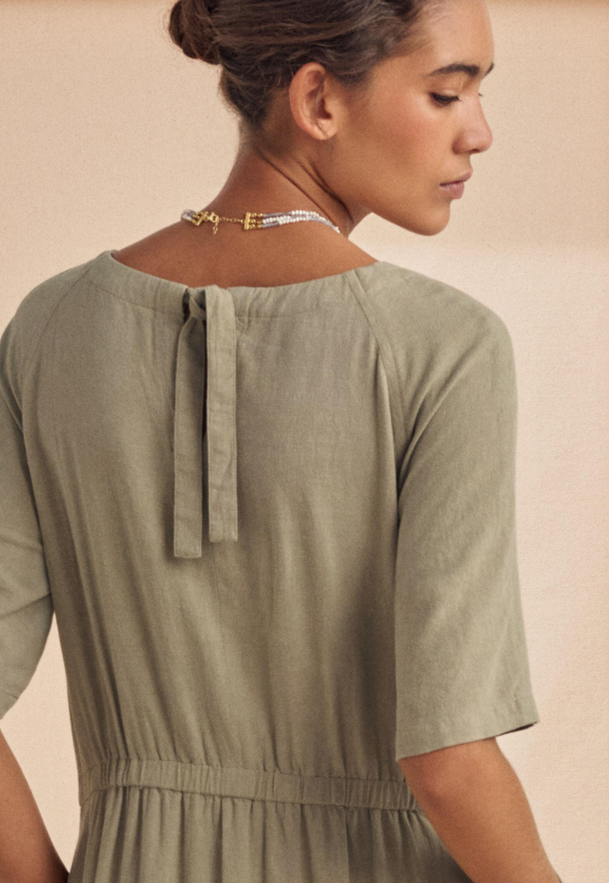 Curved-sleeve blouse