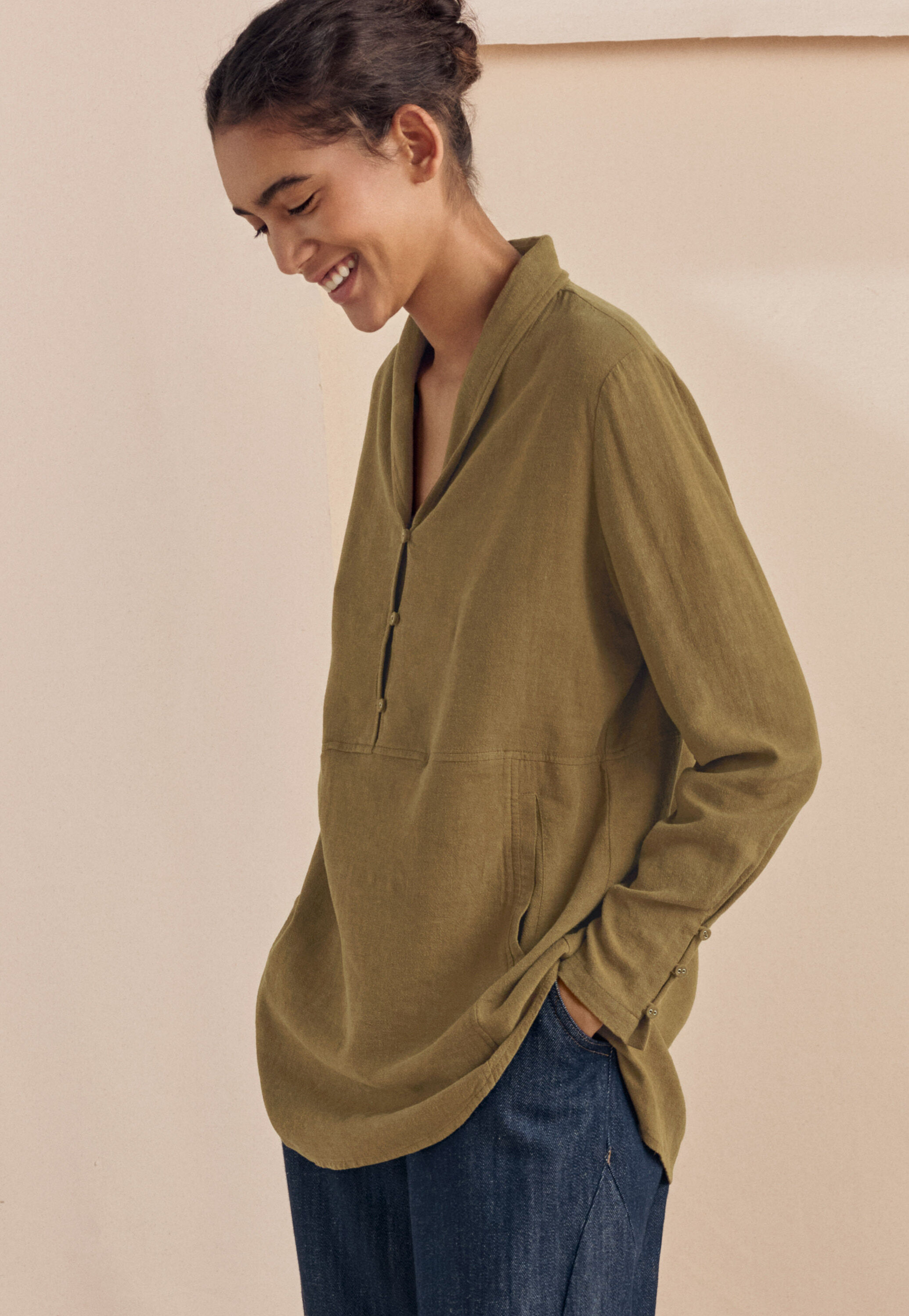 Curved-sleeve blouse
