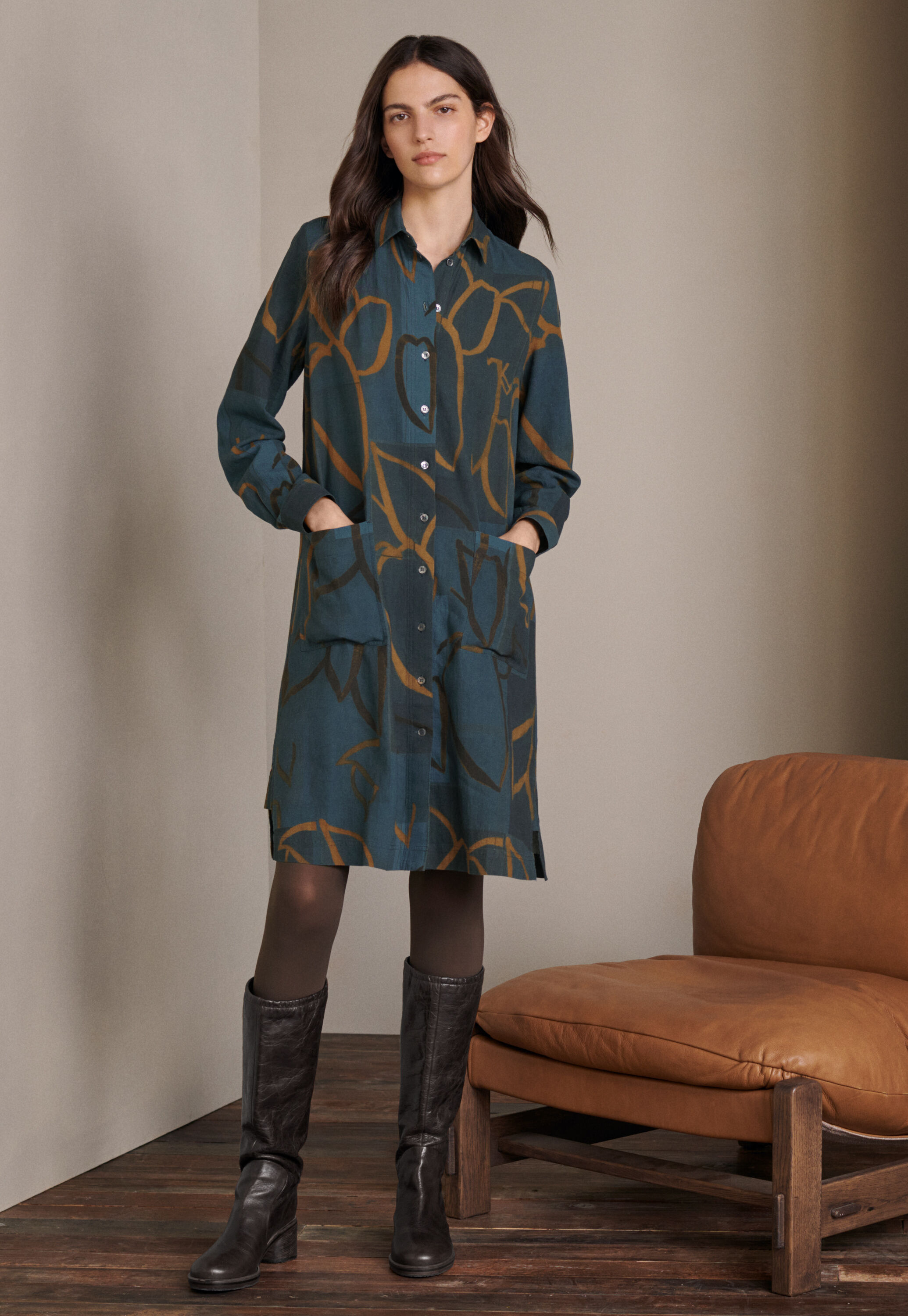 Curved-sleeve blouse