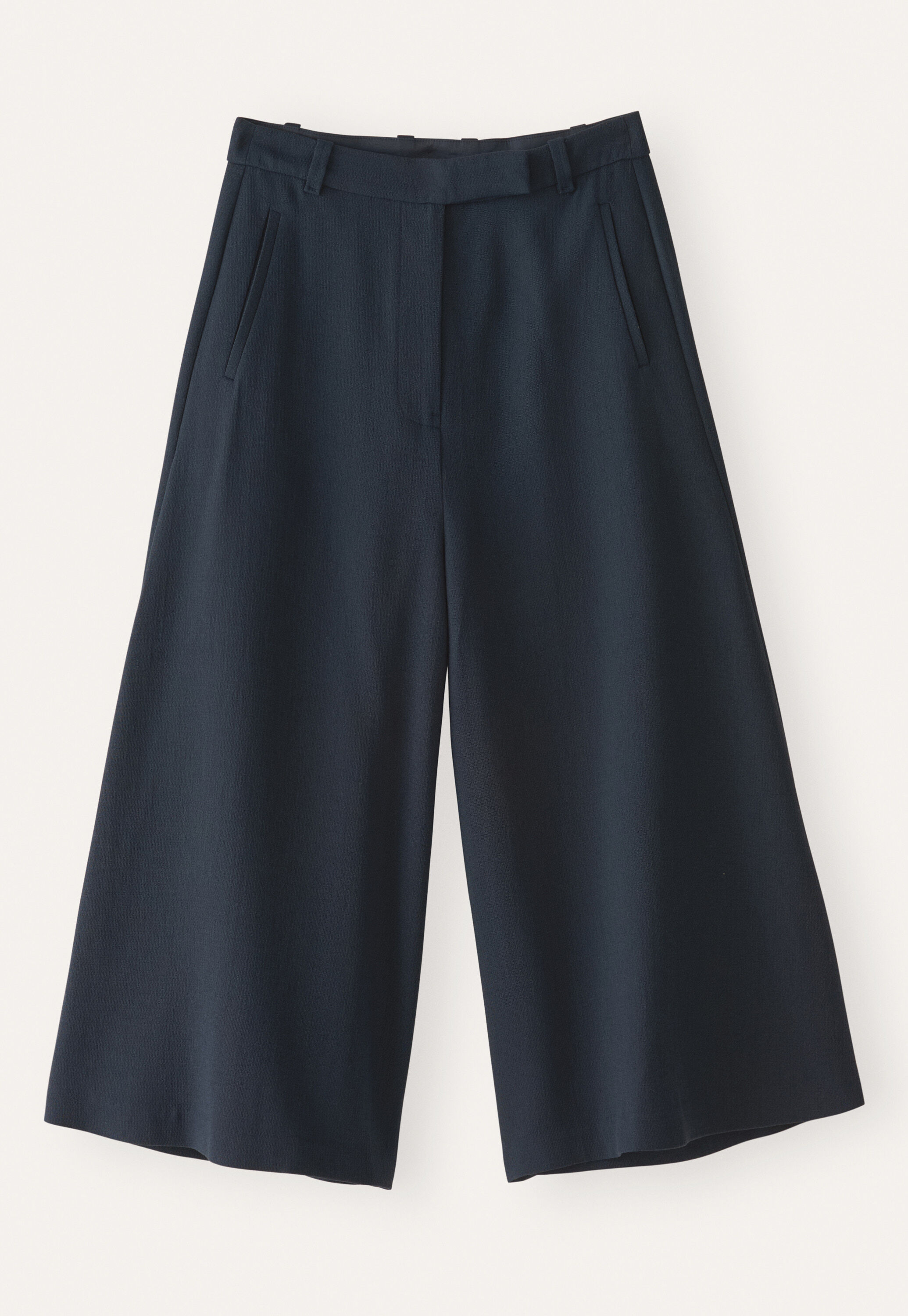Round-collar shirt