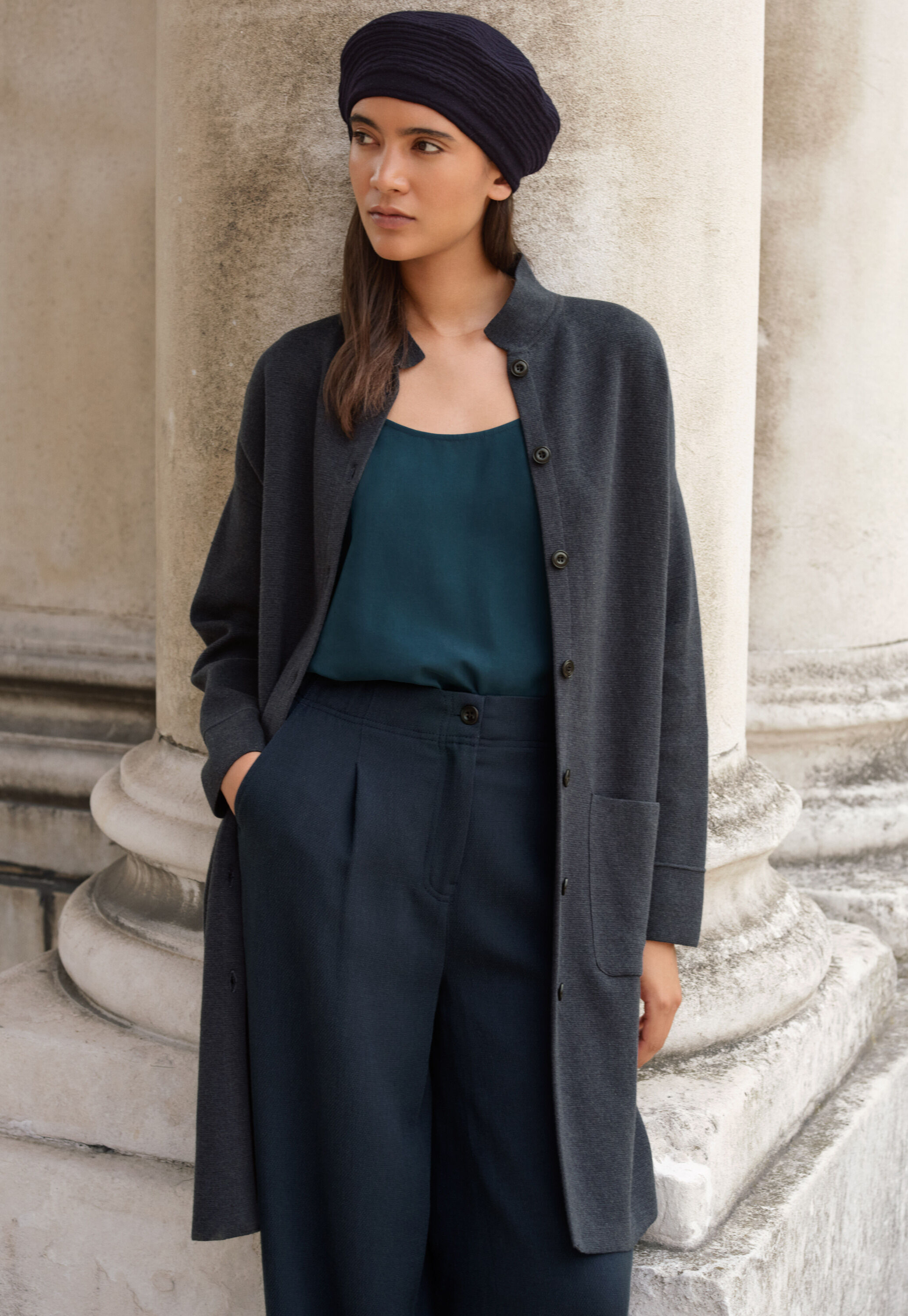 Knitted beret, Blue black, large