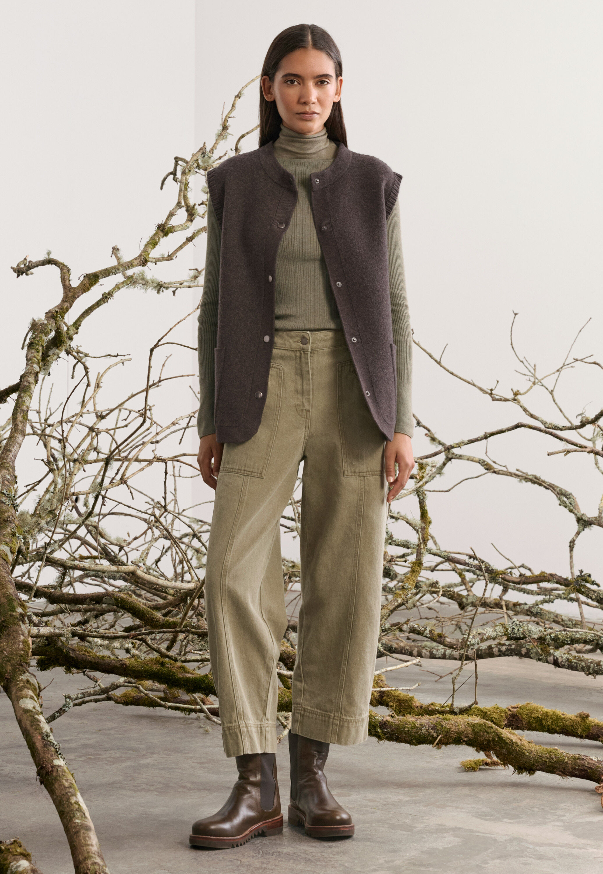 Cropped seam-detail trousers