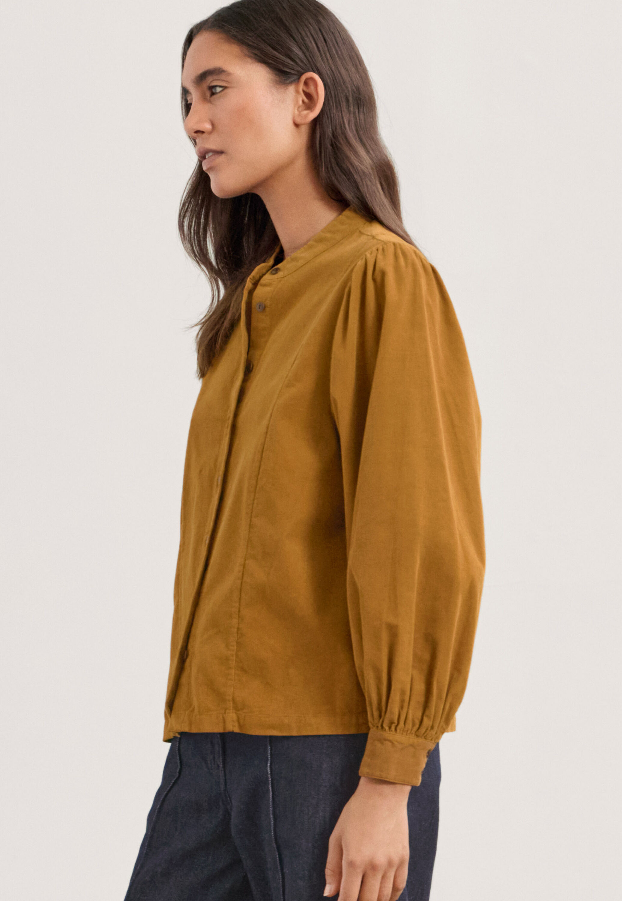 Gathered sleeve blouse